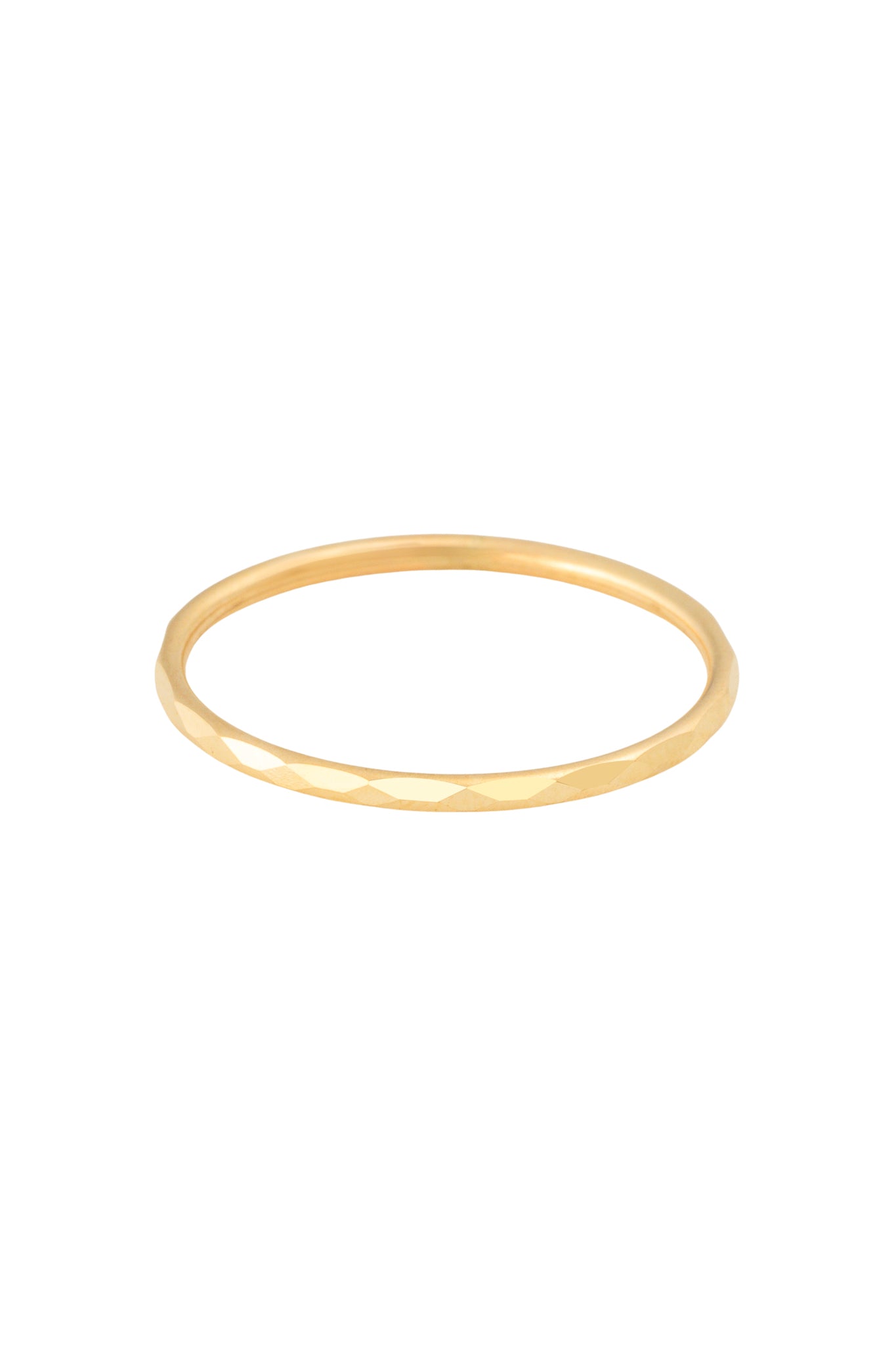 Anillo 10 kilates con diamantado simple.