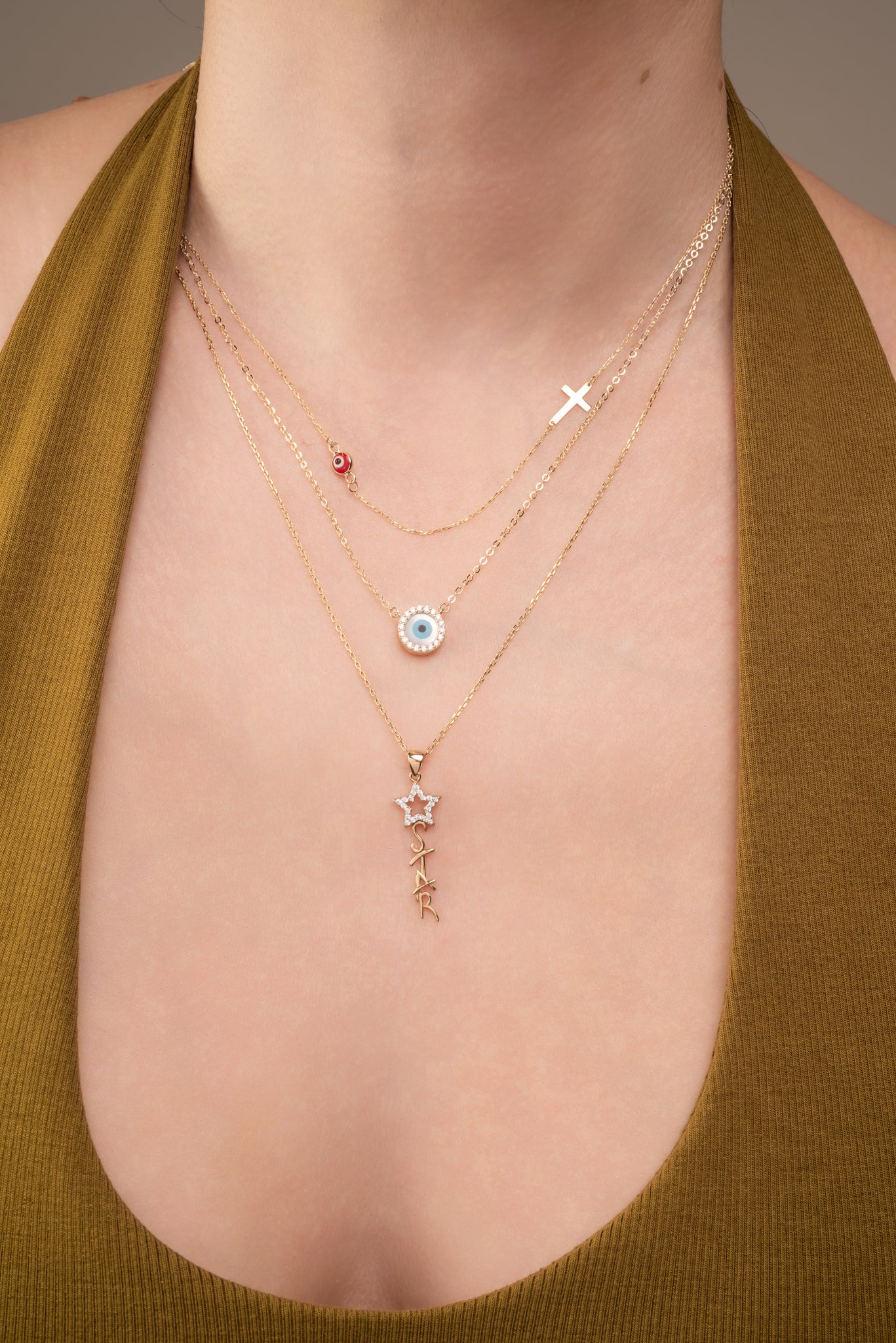 Gargantilla 10 kilates dije de ojo en madre perla y contorno zirconias