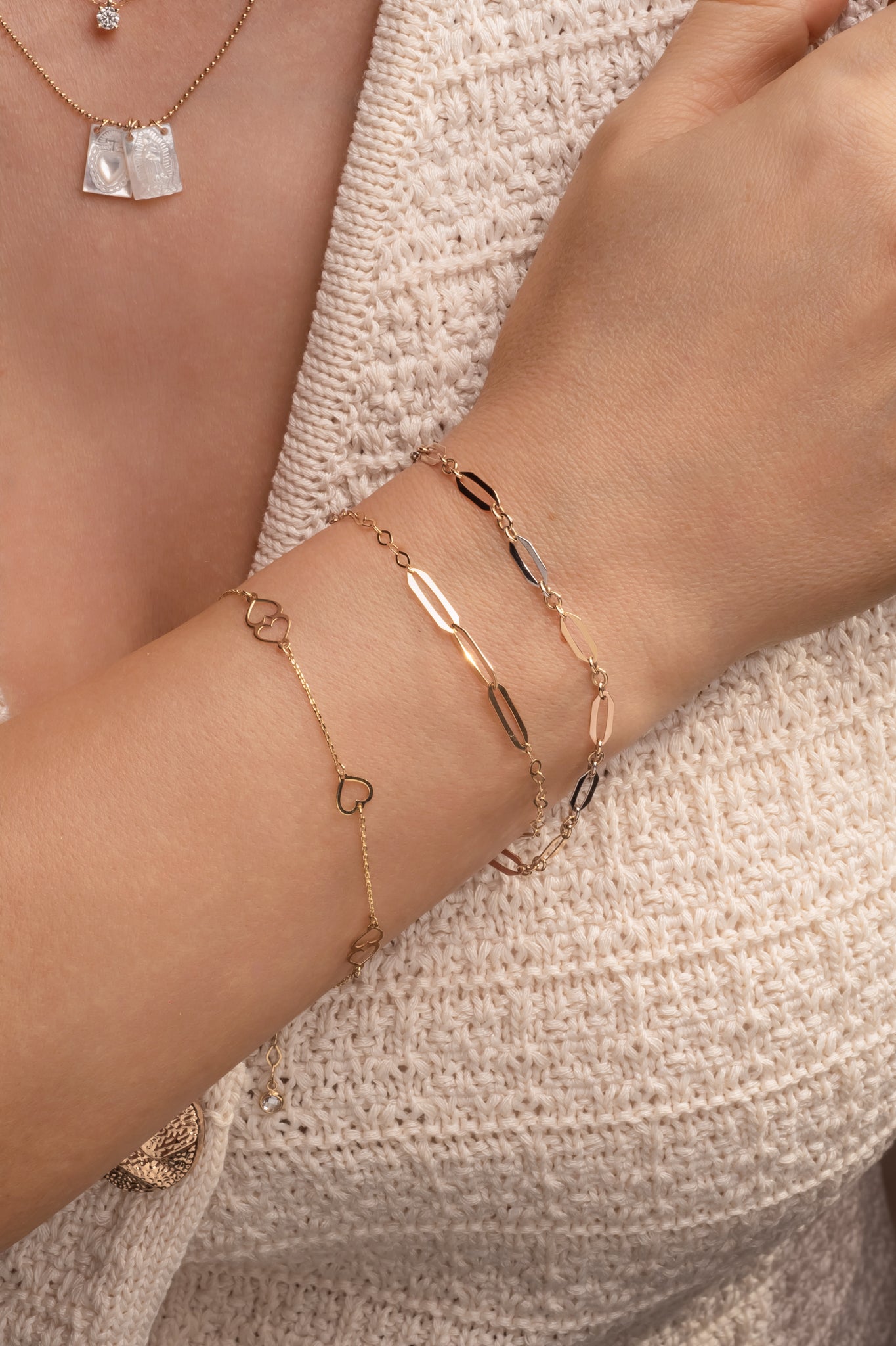 Pulsera 10 kilates estilo de semilla hueca en oro florentino.