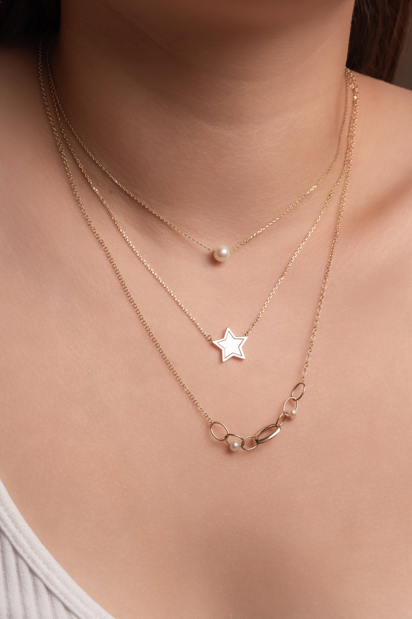 Gargantilla de oro sólido en 10 kilates con eslabones ovalados lisos y perlas.