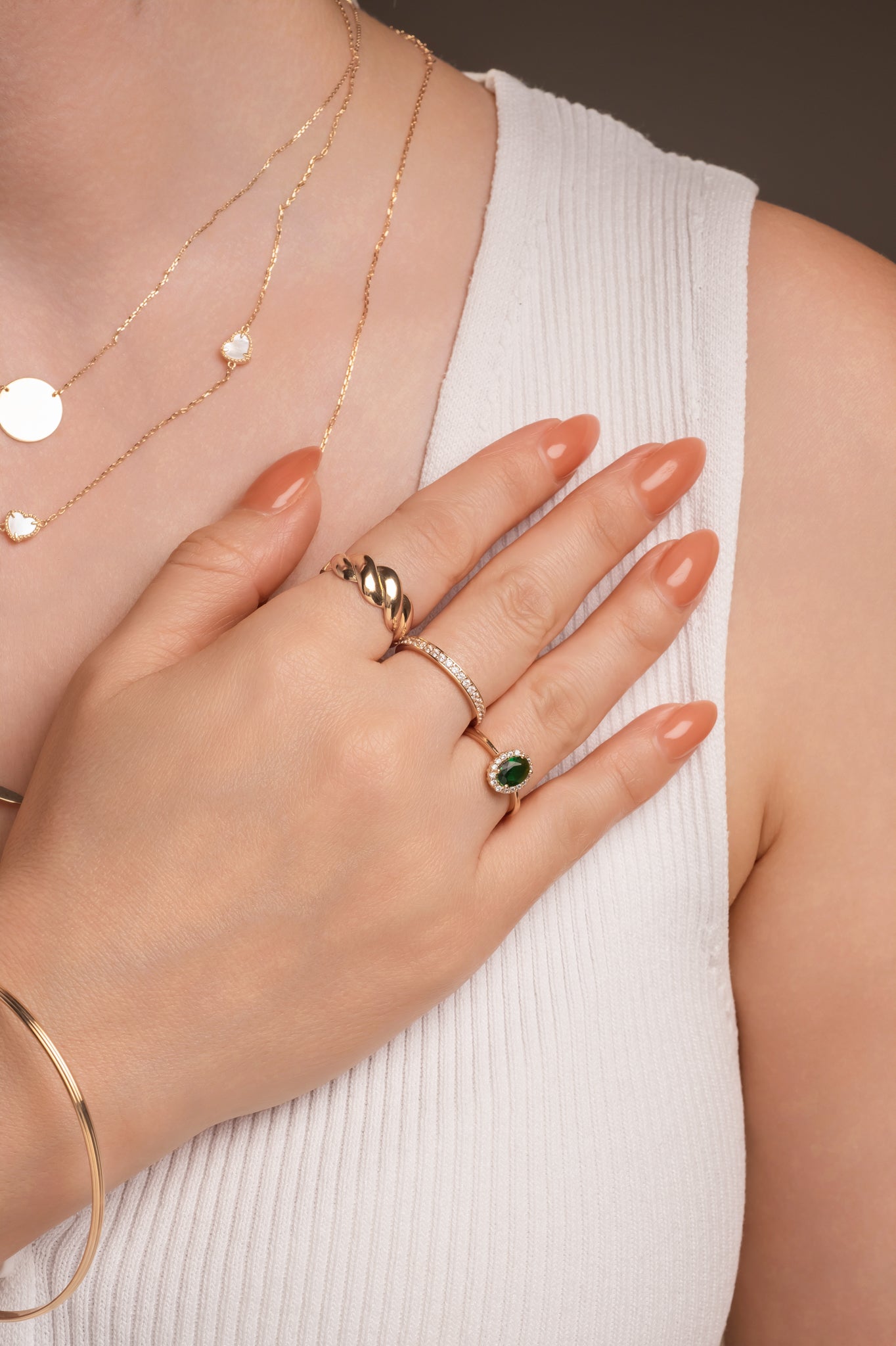 Anillo de oro sólido en 10 kilates con un estilo de trenza