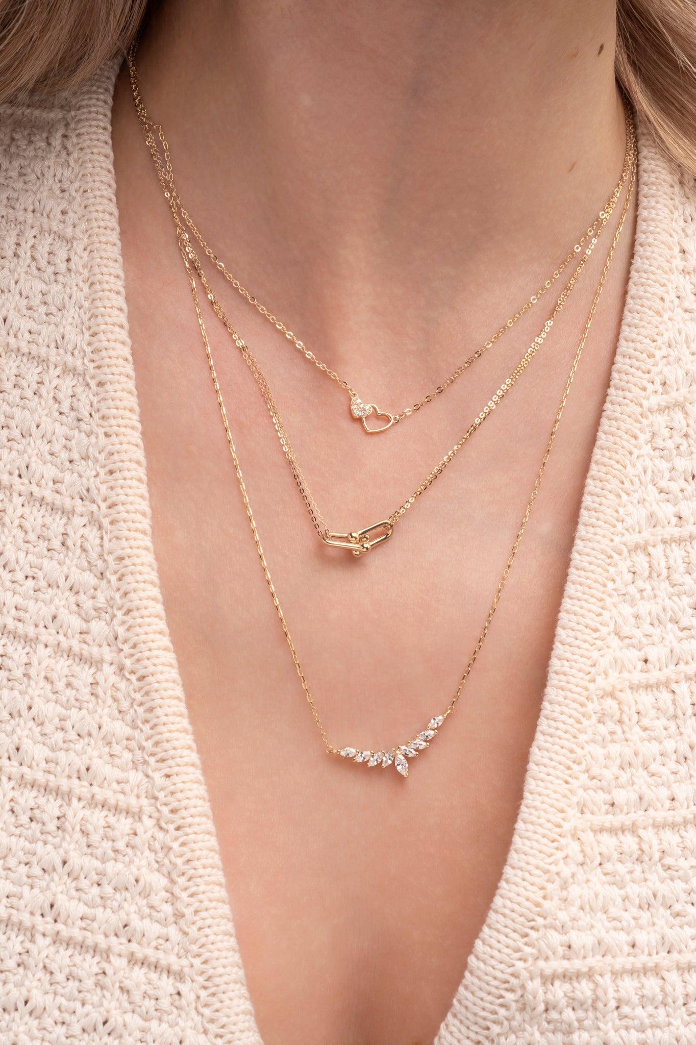 Gargantilla 10 kilates zirconias en forma de semillas y guirnalda