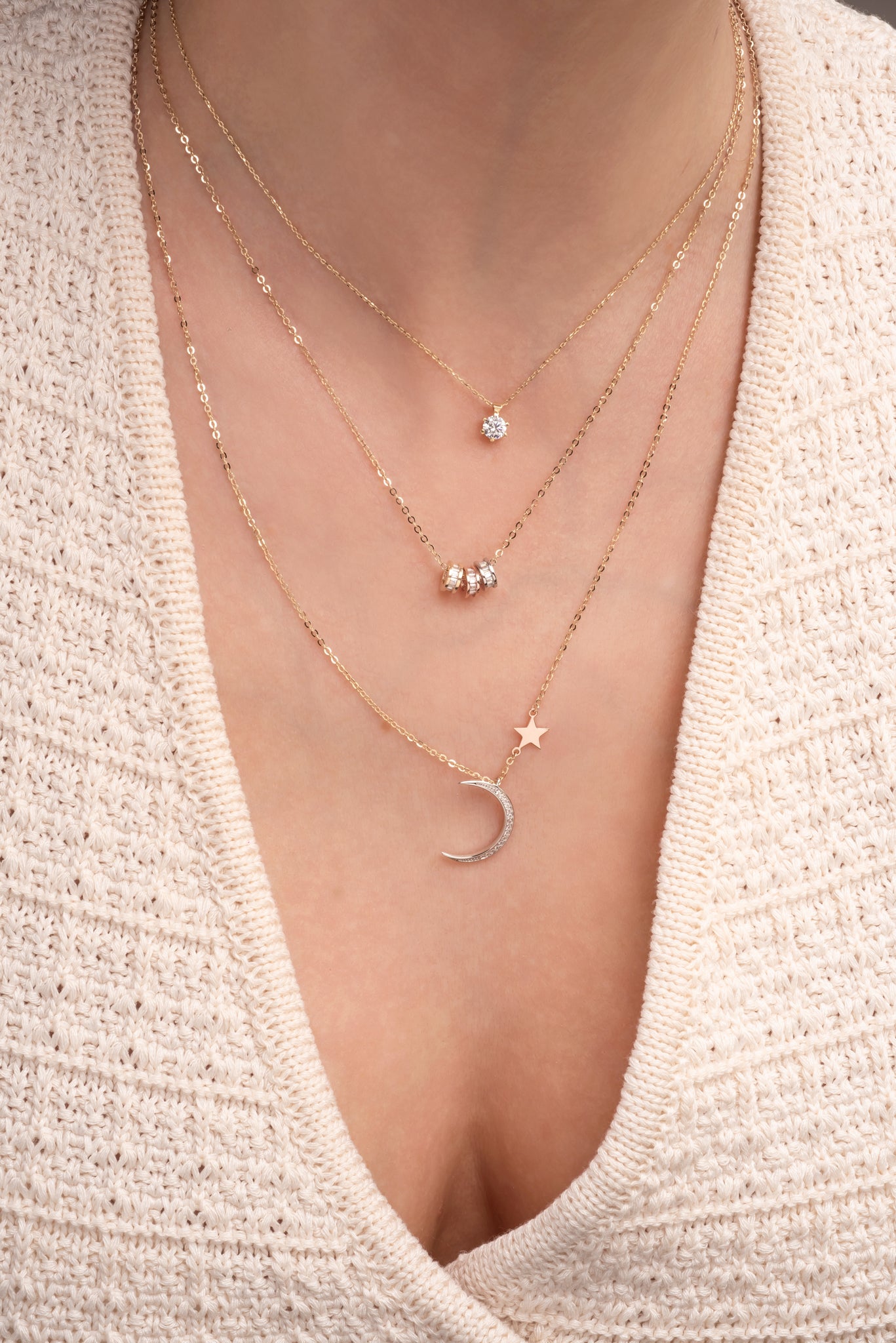 Gargantilla 10 kilates zirconia blanca y seis uñas