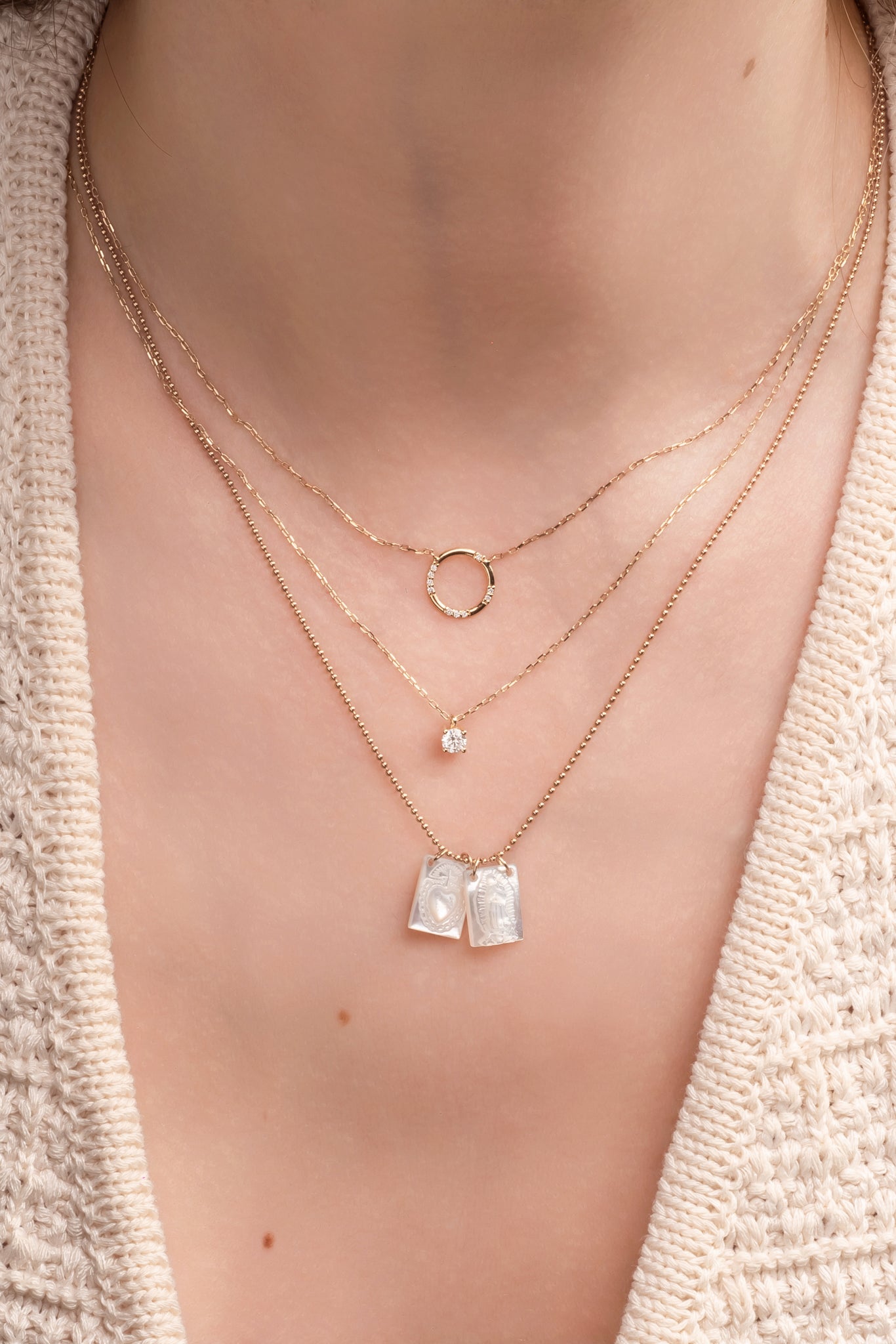 Gargantilla 10 kilates zirconia blanca y cuatro uñas