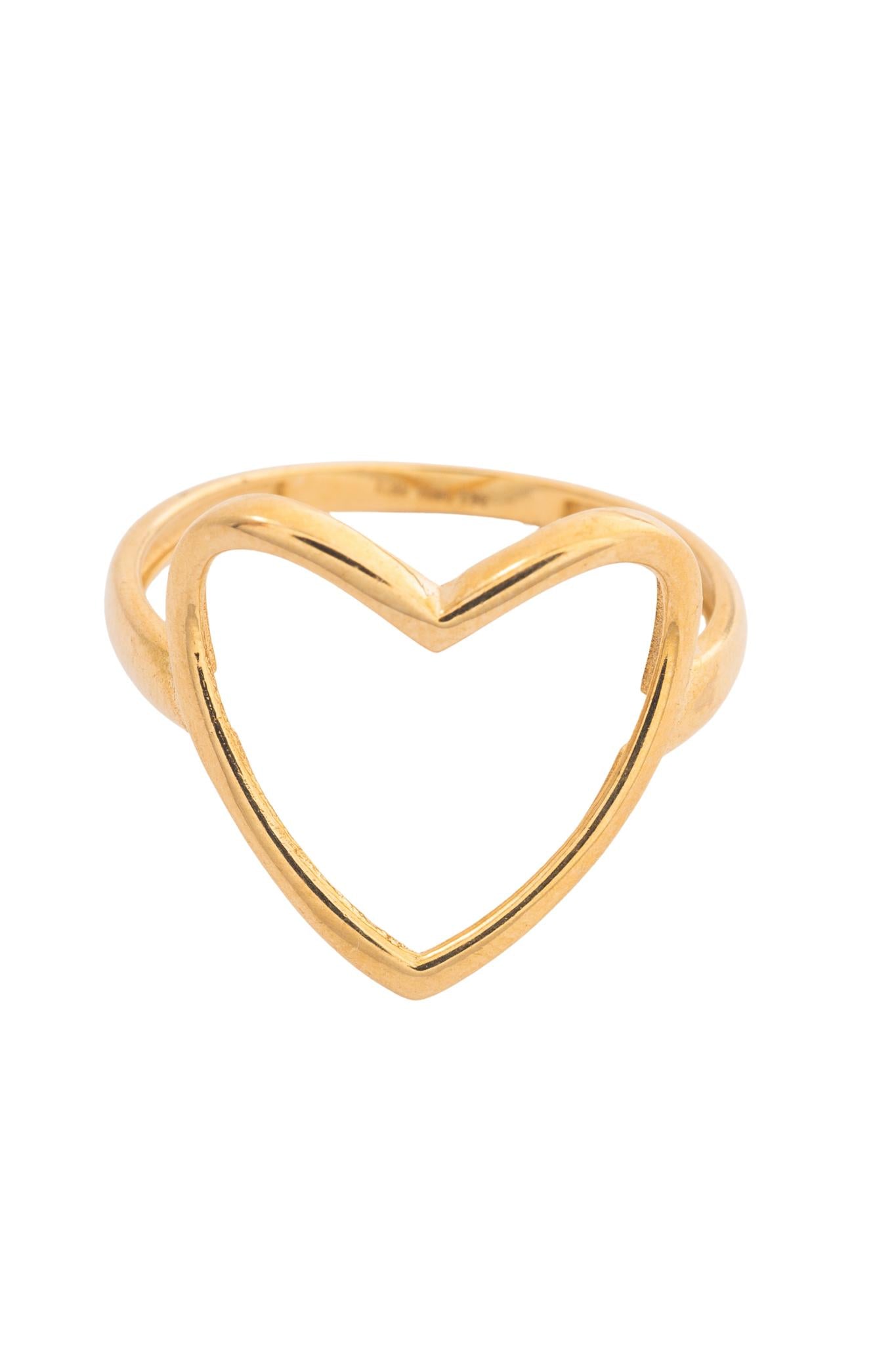 Anillo 10 kilates con forma de corazón contorno liso..png