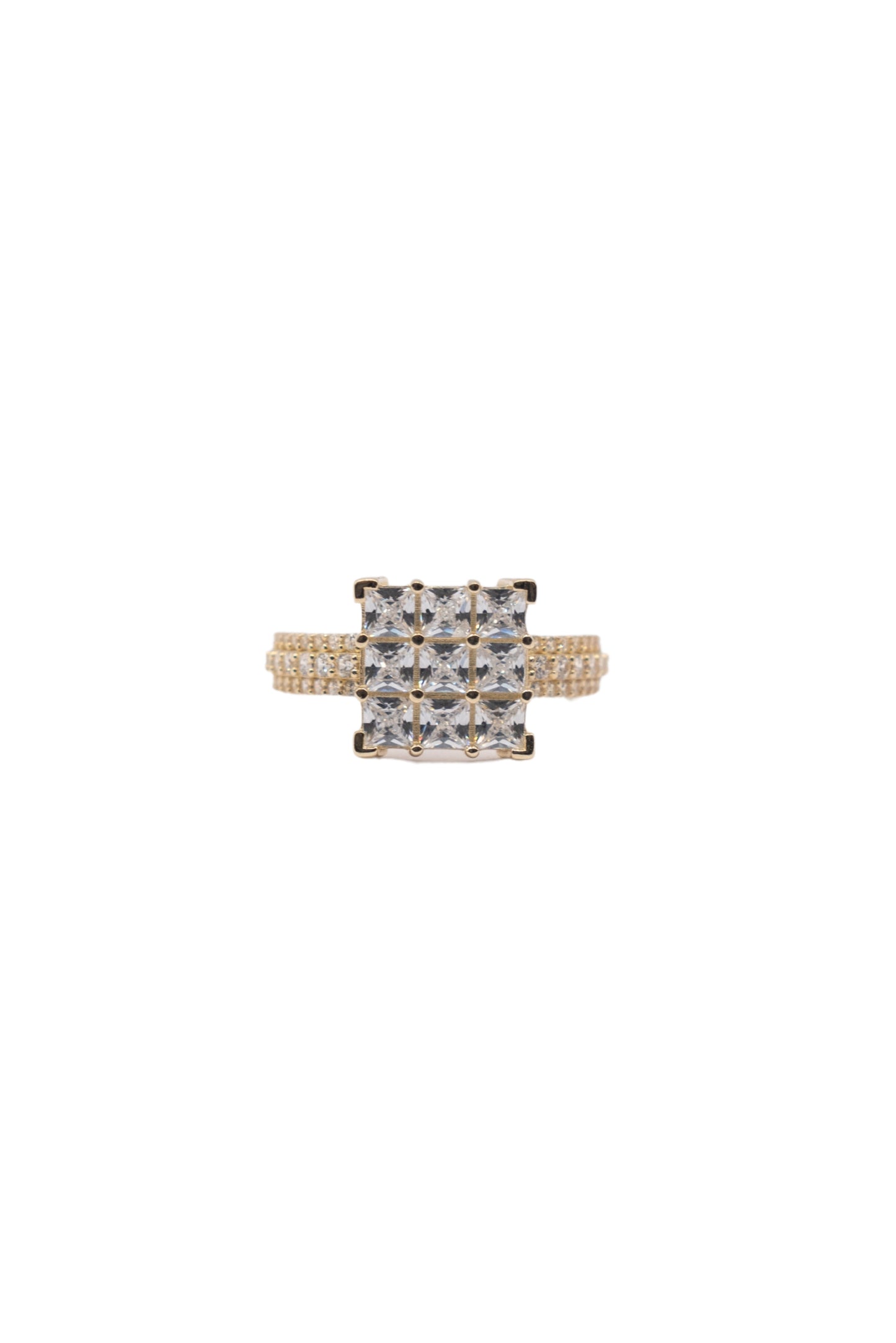 Anillo 10 kilates cuadro con zirconias cuadradas grandes y brazo churumbela triple..png