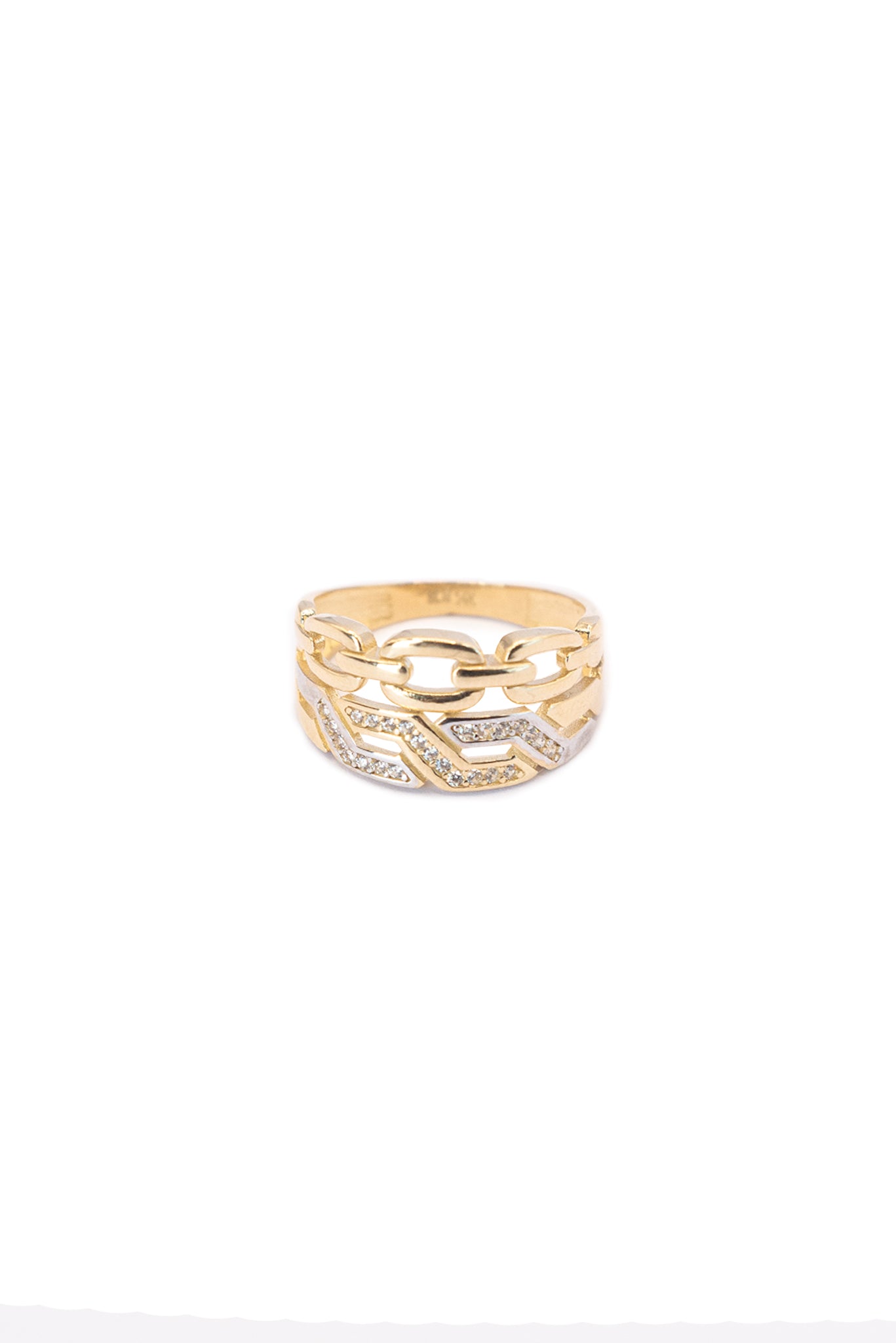 Anillo 14 kilates con un eslabón tipo cadena liso y uno zirconias mitad oro blanco y mitad oro amarillo..png