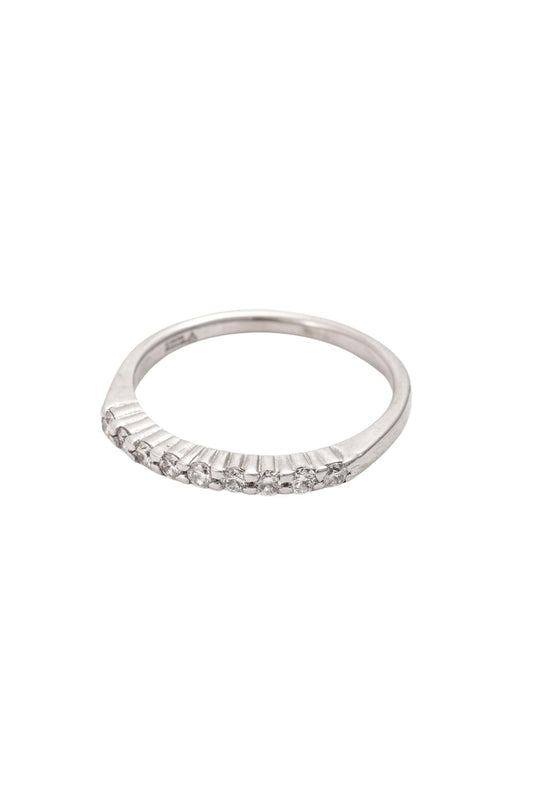 Anillo estilo churumbela de oro solido blanco de 14 kilates con pequeños diamanantes al rededor .png