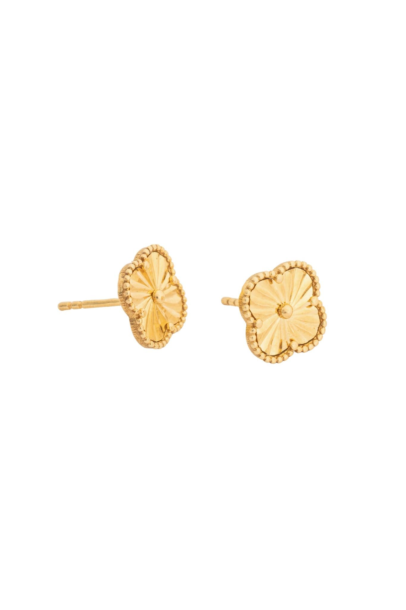Arete 10 kilates flor diamantado oro amarillo..png