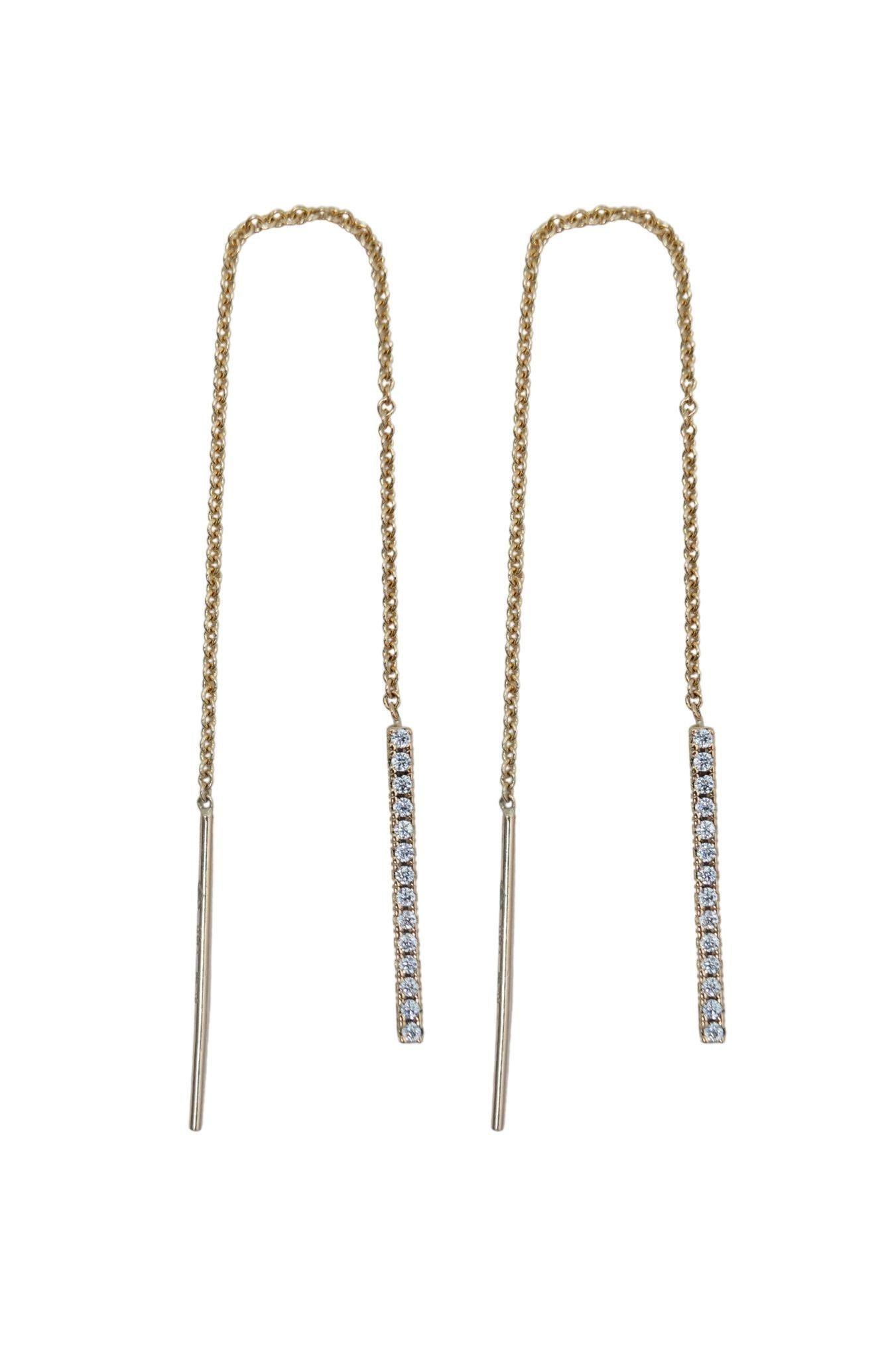 Arete violador de oro solido de 10 kilates con un estilo de cadena con zirconia al finalizar.png