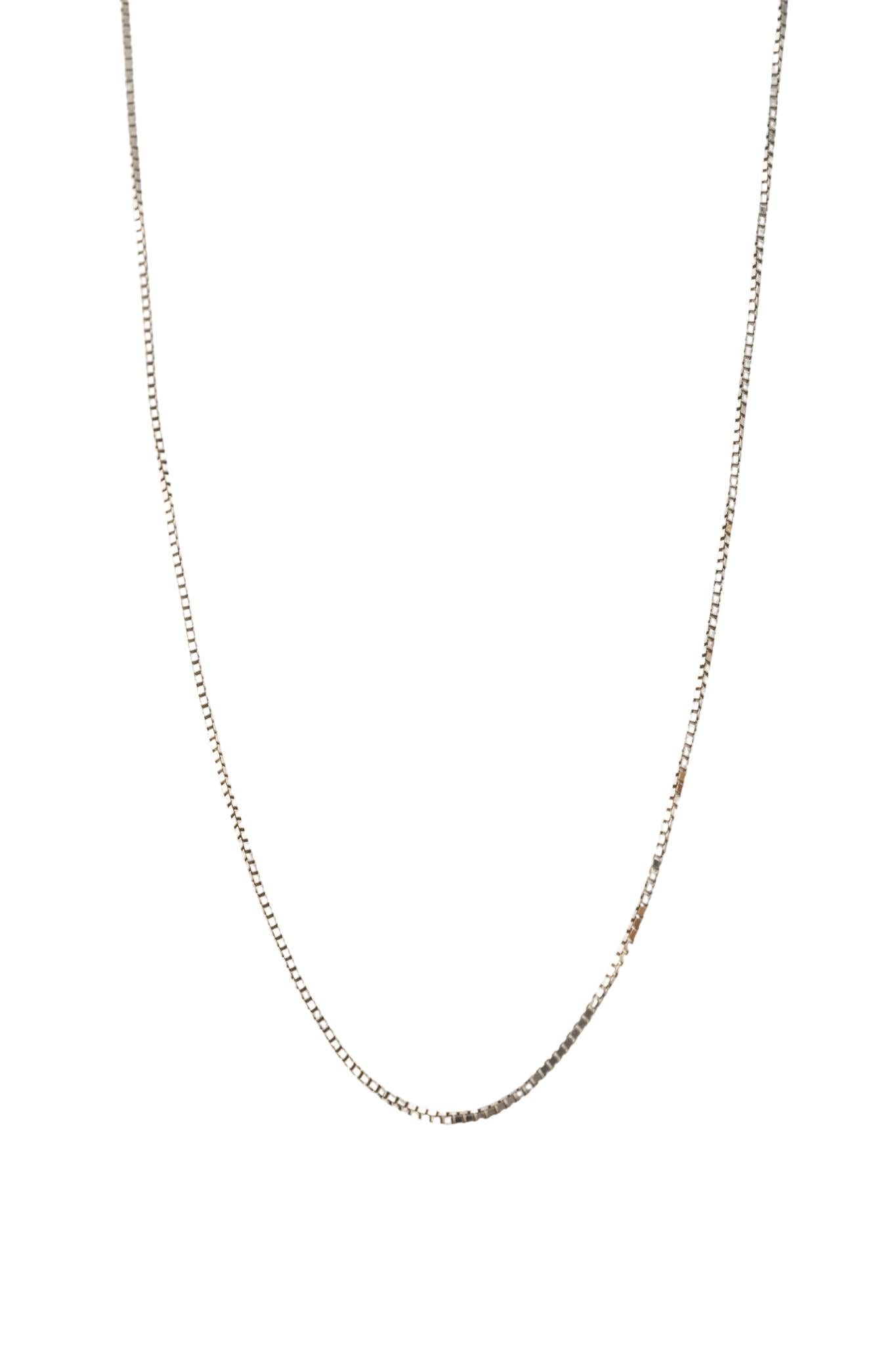 Cadena de oro solido de 10 kilates con un tejido de cola de rata.png