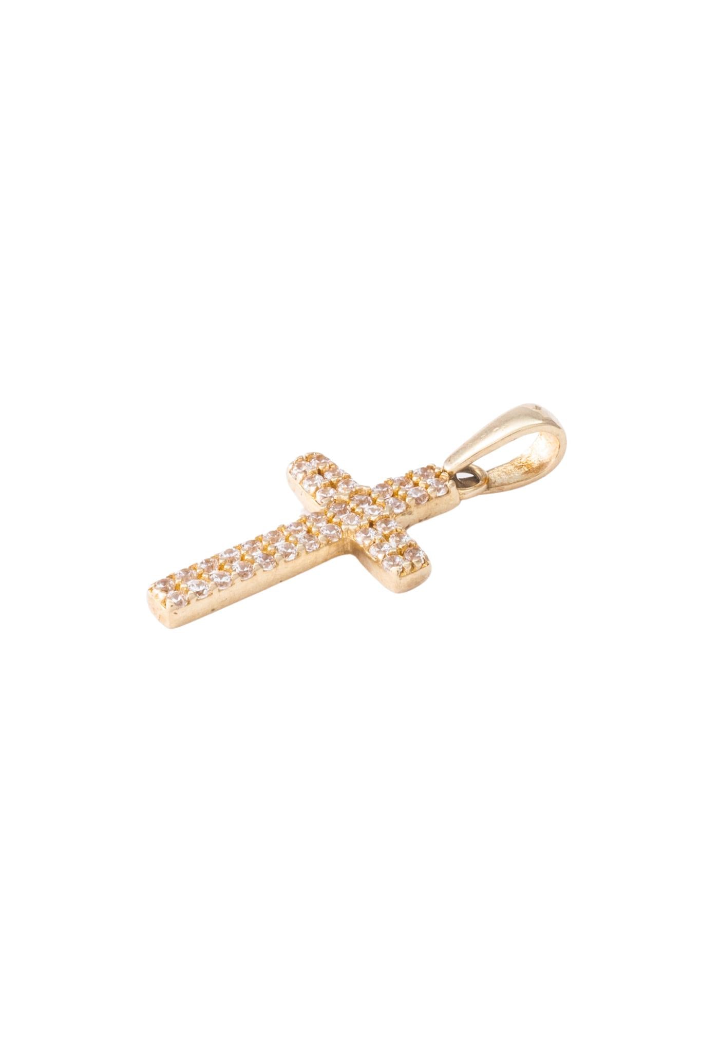 Dije de oro solido en 10 kilates con forma de cruz de placa con zirconia.png
