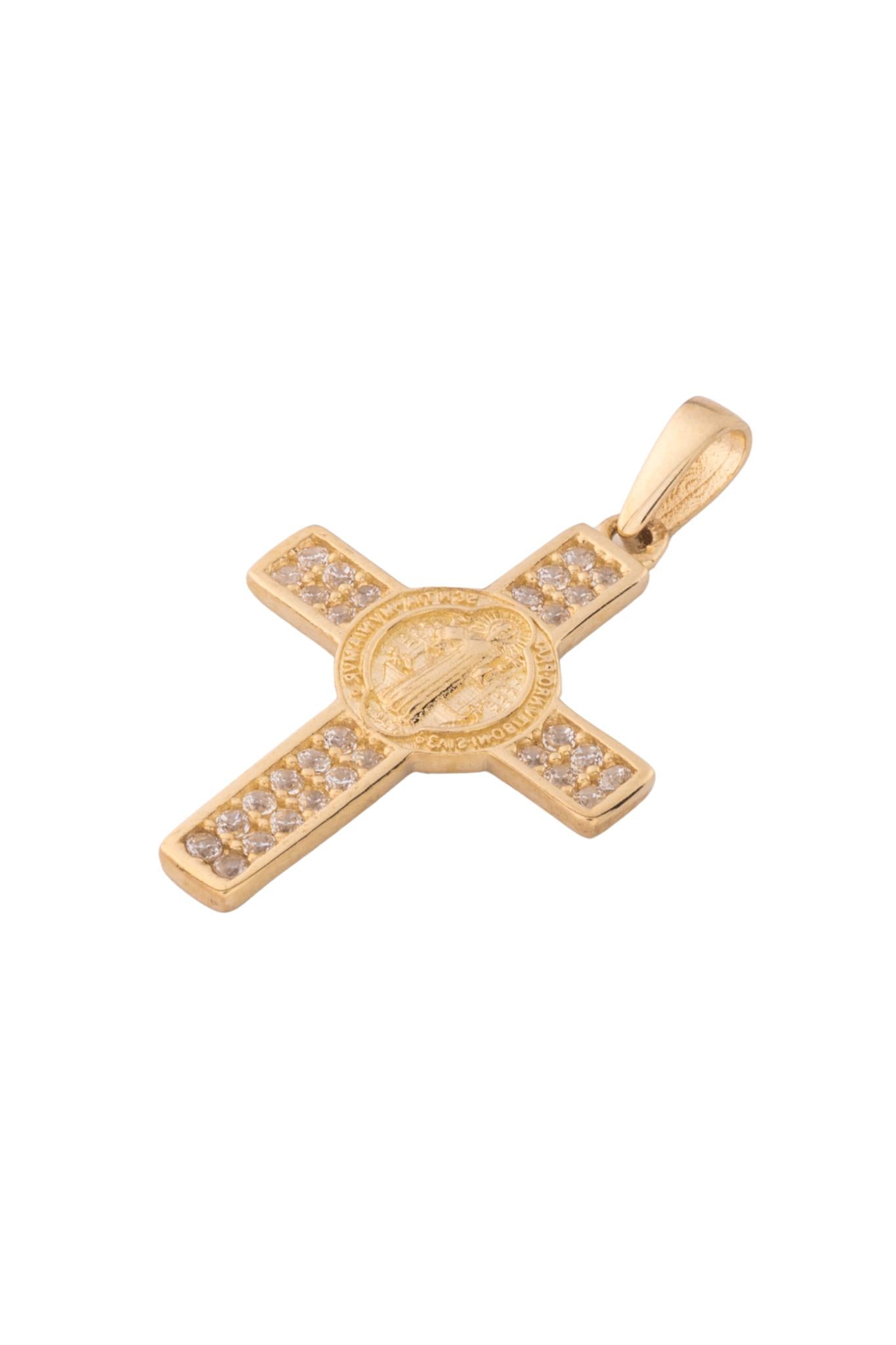 Dije de oro solido en 10 kilates en forma de cruz con un centro y lado de zirconia y en el centro un san benito .png