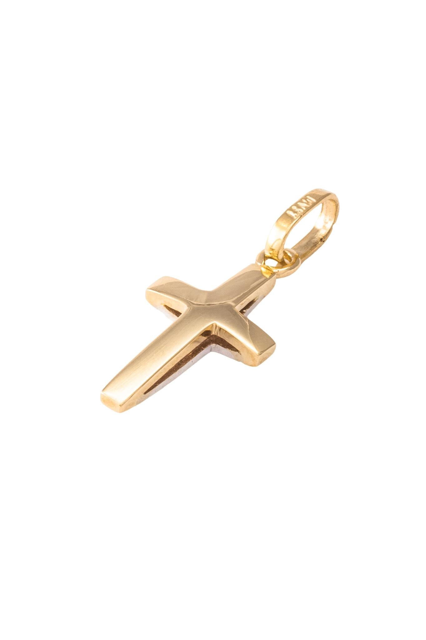 Dije de oro sólido en 14 kilates con forma de cruz 3D .png
