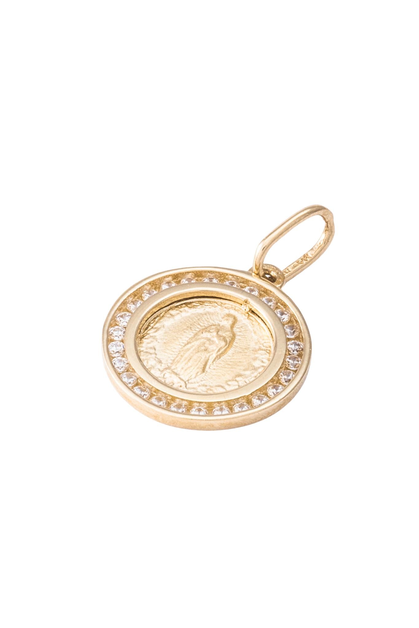 Dije medalla de oro sólido en 14 kilates con forma circular e imagen de Virgen de Guadalupe mate contorno zirconias mediana..png