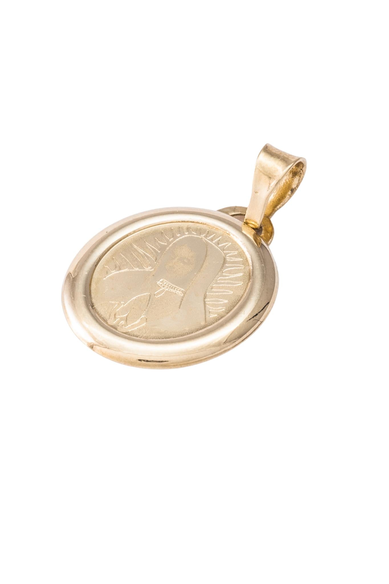 Dije medalla de oro sólido en 14 kilates con forma circular y Virgen de Guadalupe grabada medio cuerpo..png