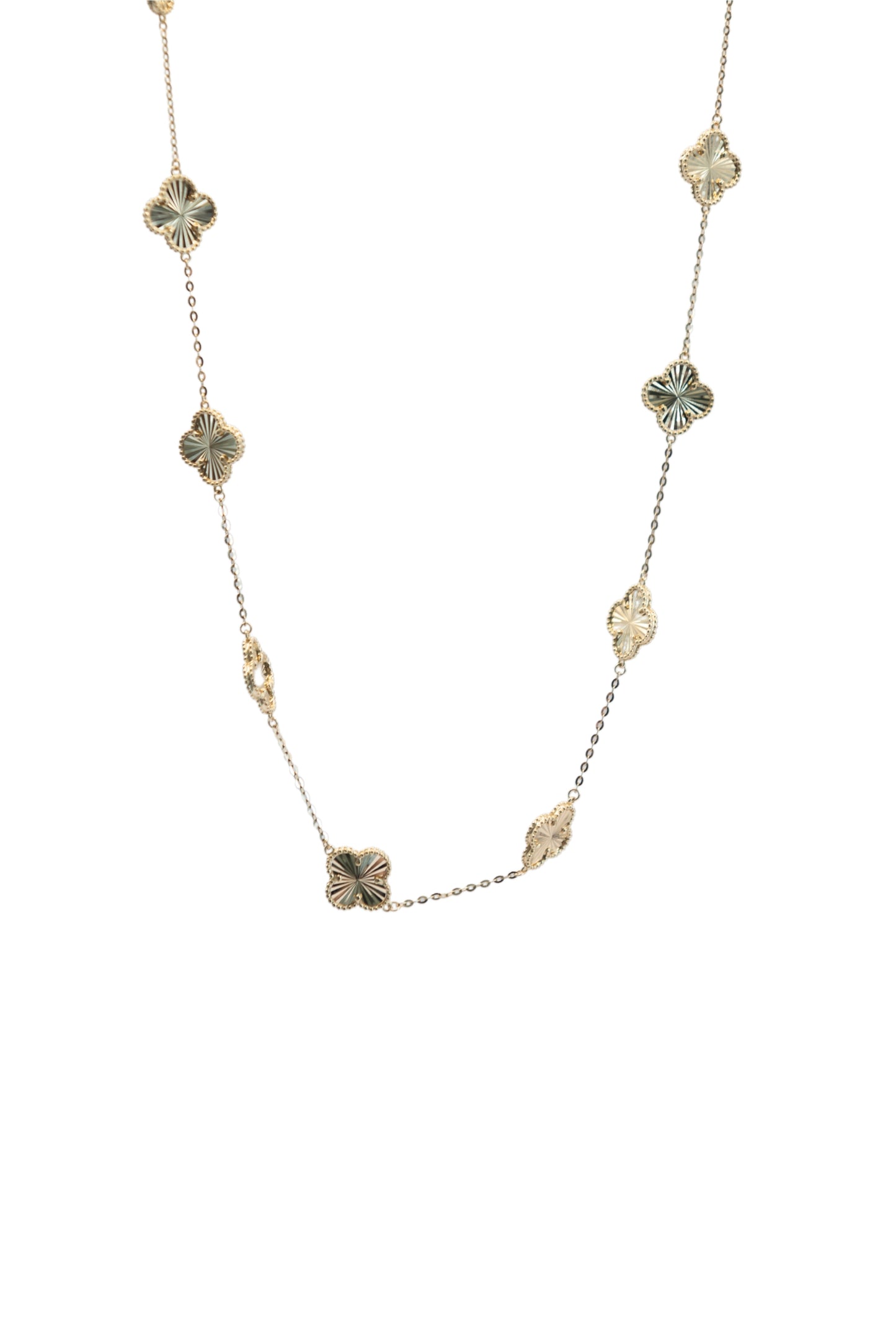 Gargantilla 10 kilates flor de cuatro pétalos diamantadas grandes..png