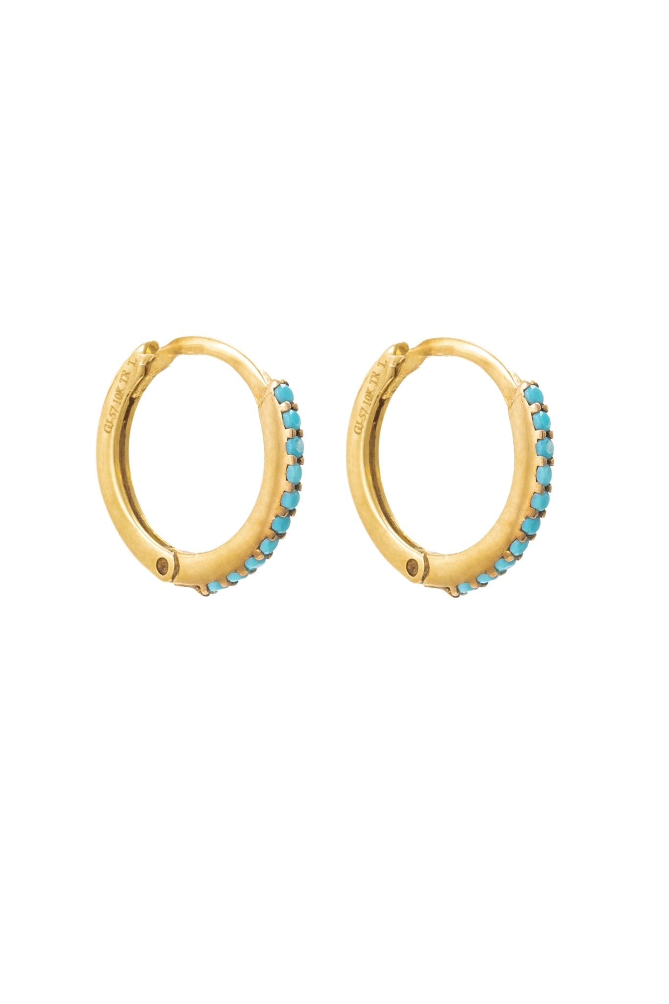 Huggie de oro solido de 10 kilates con piedritas azules turquesa .png