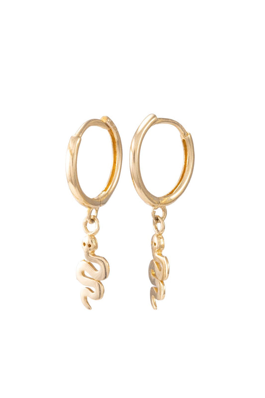 Huggie de oro sólido en 10 kilates con dije de serpiente placa lisa..png