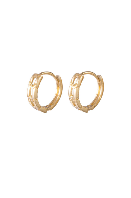 Huggie de oro sólido en 10 kilates con tejido de cadena diamantada..png