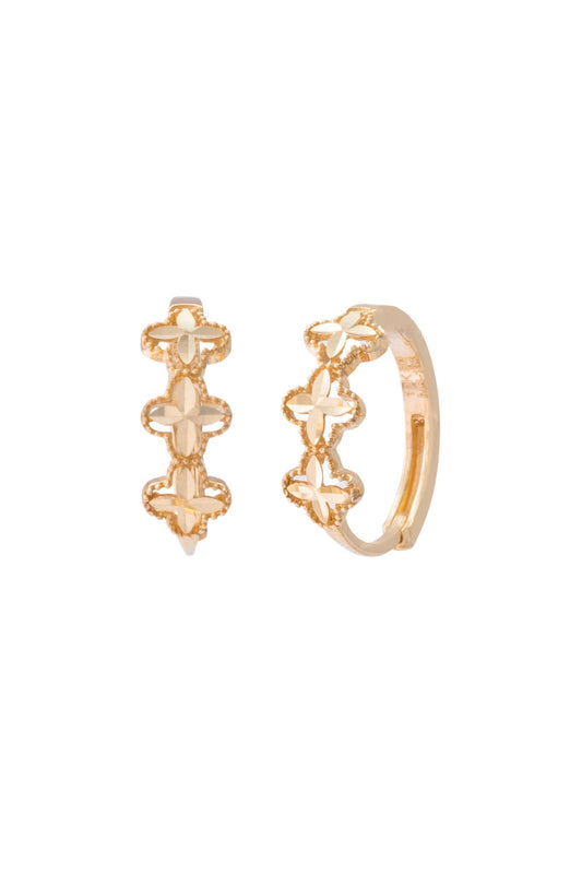 Huggie de oro solido en 10 kilates con un contorno de flor de 4 petalos.png
