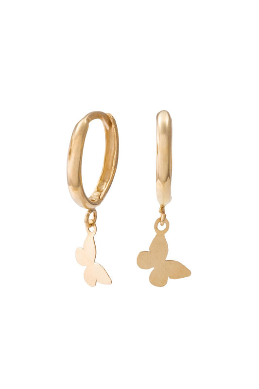 Huggie de oro solido en 10 kilates con un estilo sencillo  redondo con una mariposa lisa.png