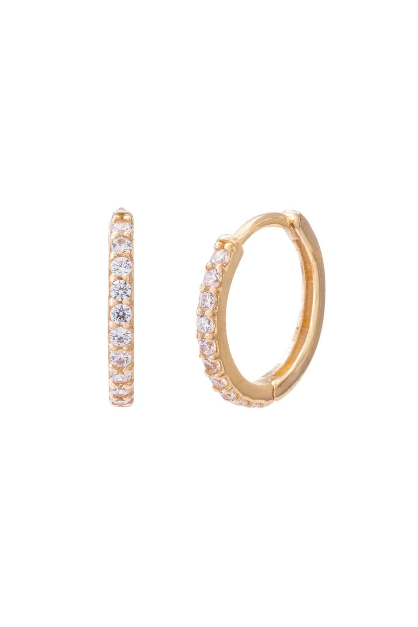 Huggie de oro solido en 10 kilates con zirconia en el centro y hueca mini.png
