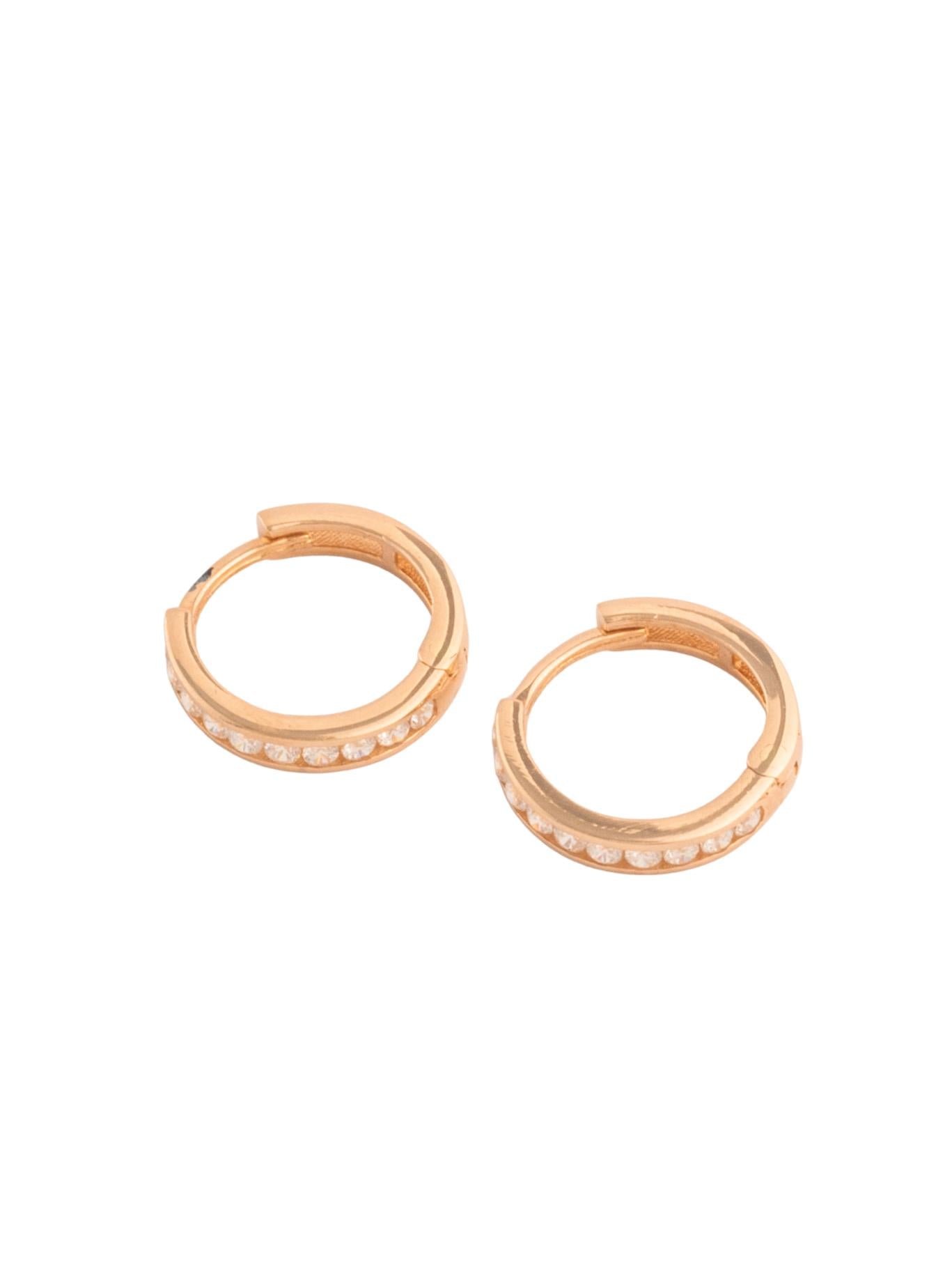 Huggie de oro sólido en 14 kilates con zirconias básico biseladas y mitad hueca oro rosa..png