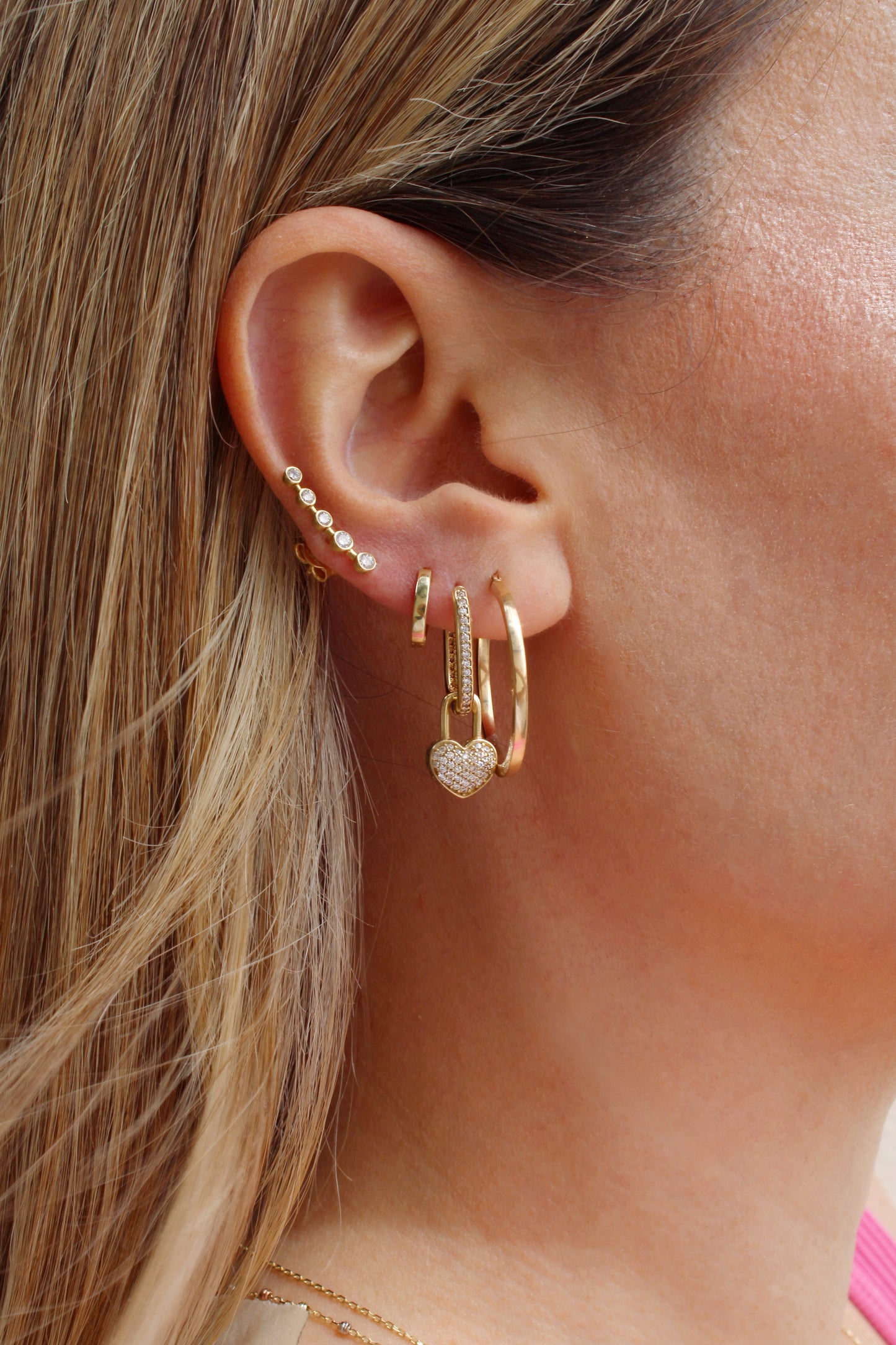 GOLD HOOP 23