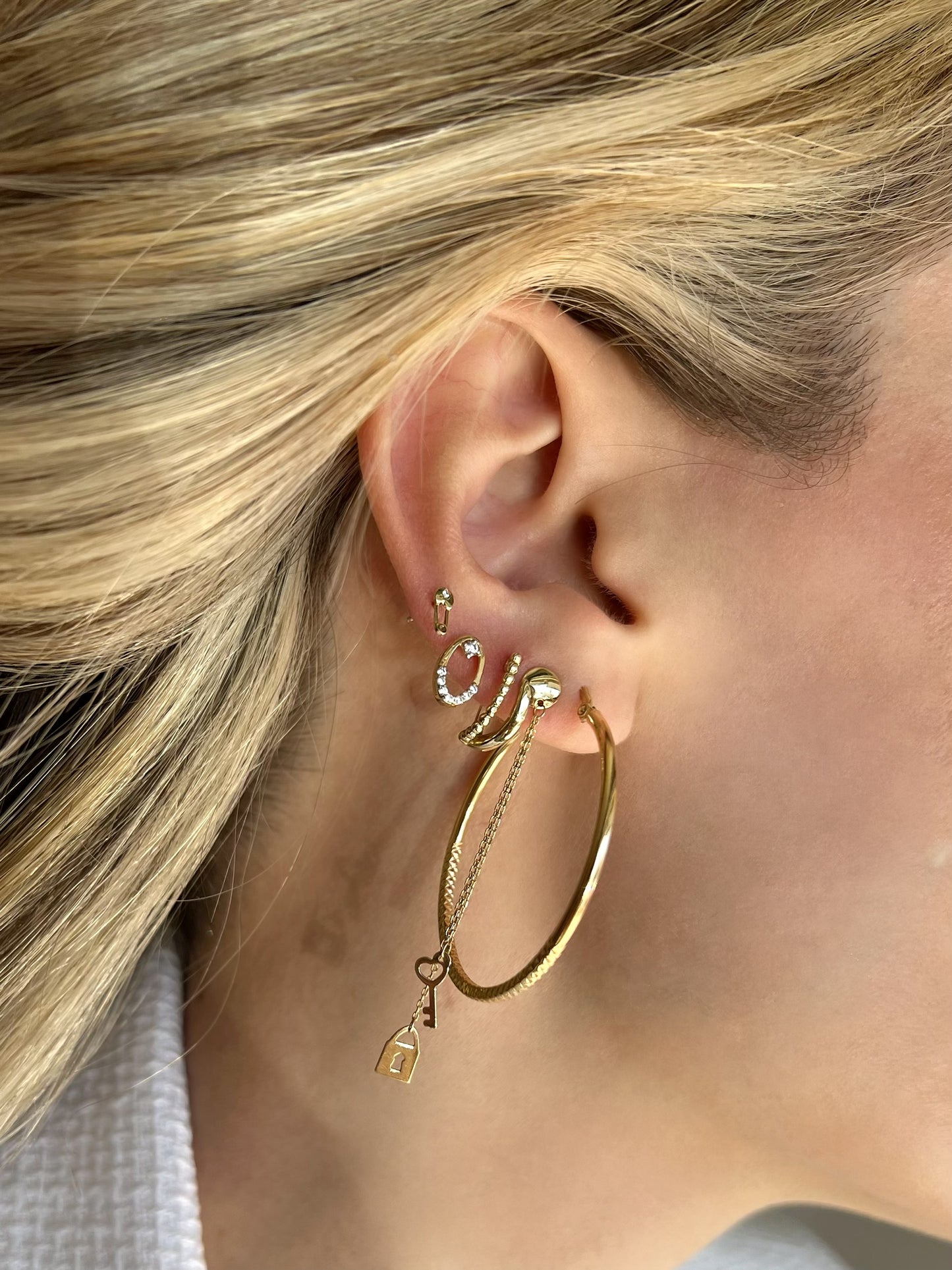 STATEMENT EARRING 112