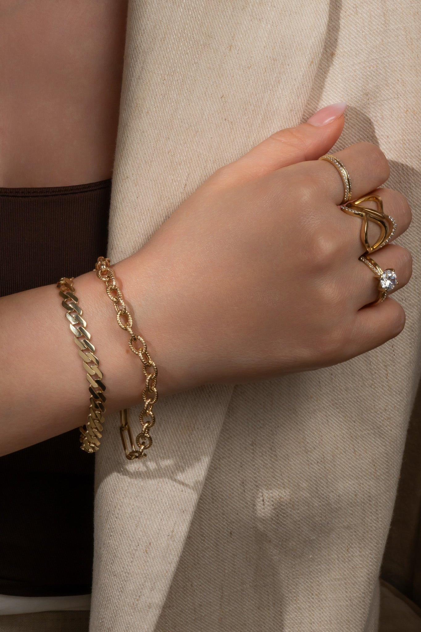 Pulsera en 10 kilates con cadena cuerda y eslabón rectangular