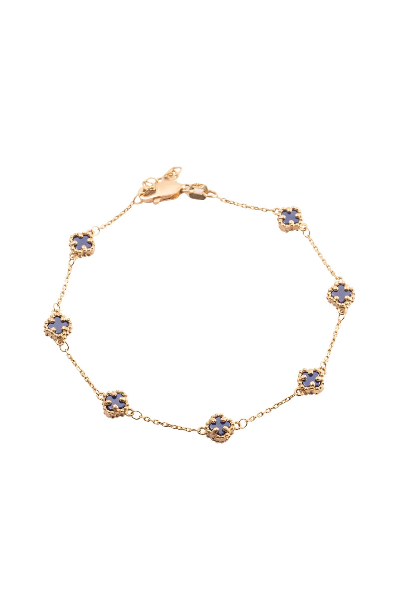Pulsera 10 kilates con flores minis de cuatro pétalos azules..png