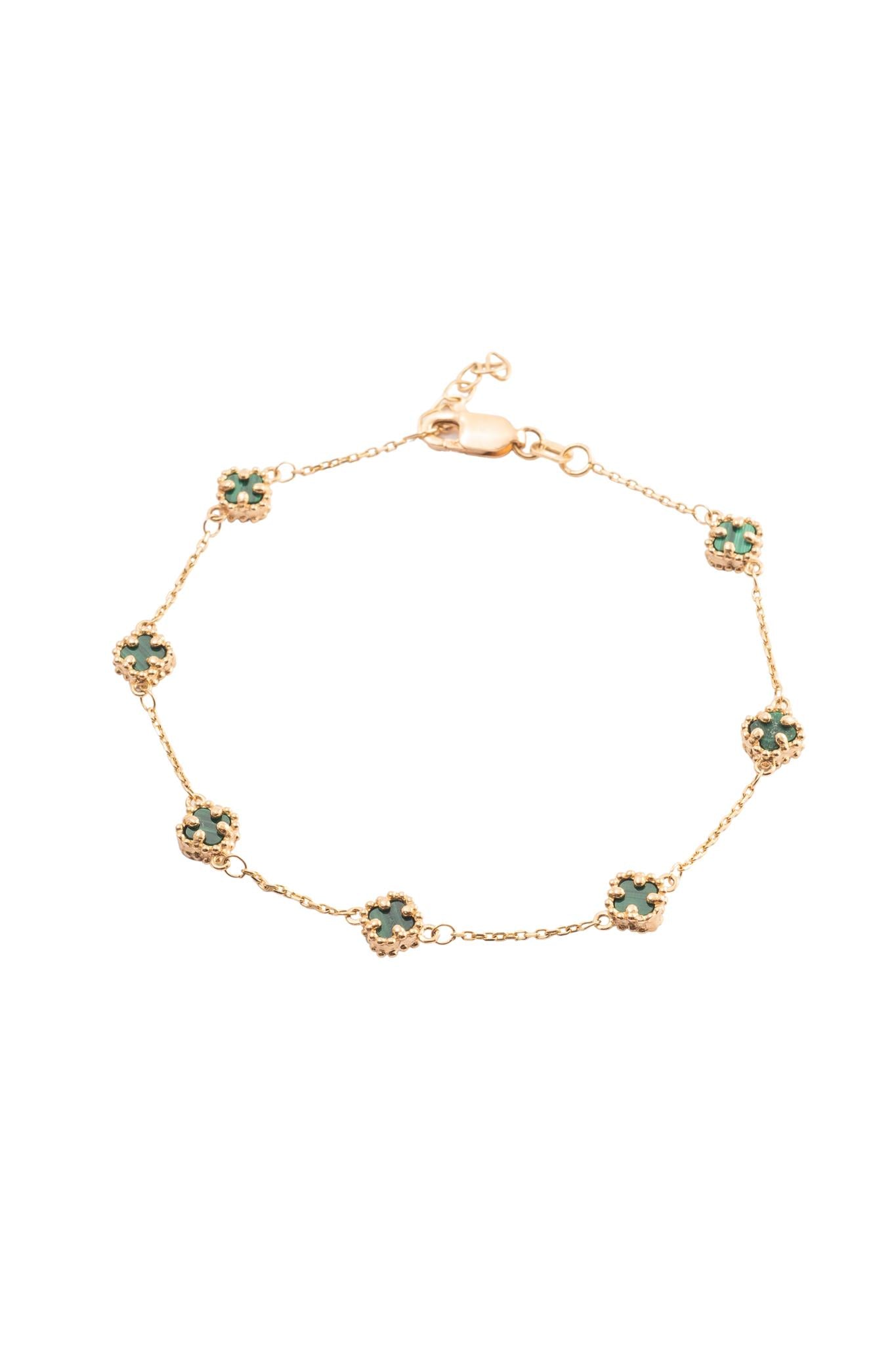 Pulsera 10 kilates con flores minis de cuatro pétalos verdes..png