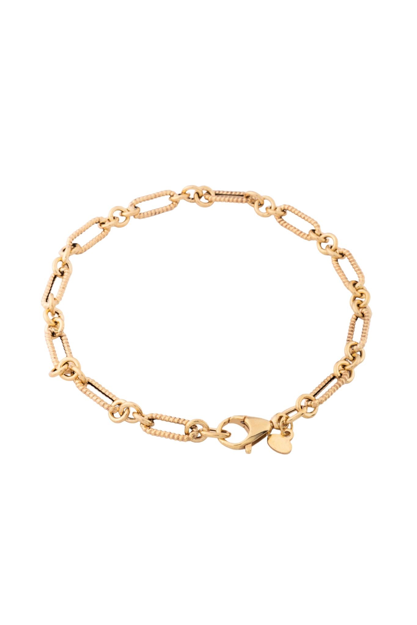 Pulsera de oro sólido en 10 kilates con eslabón ovalado con tejido de cuerda lisa y tres aros de unión intercalados..png