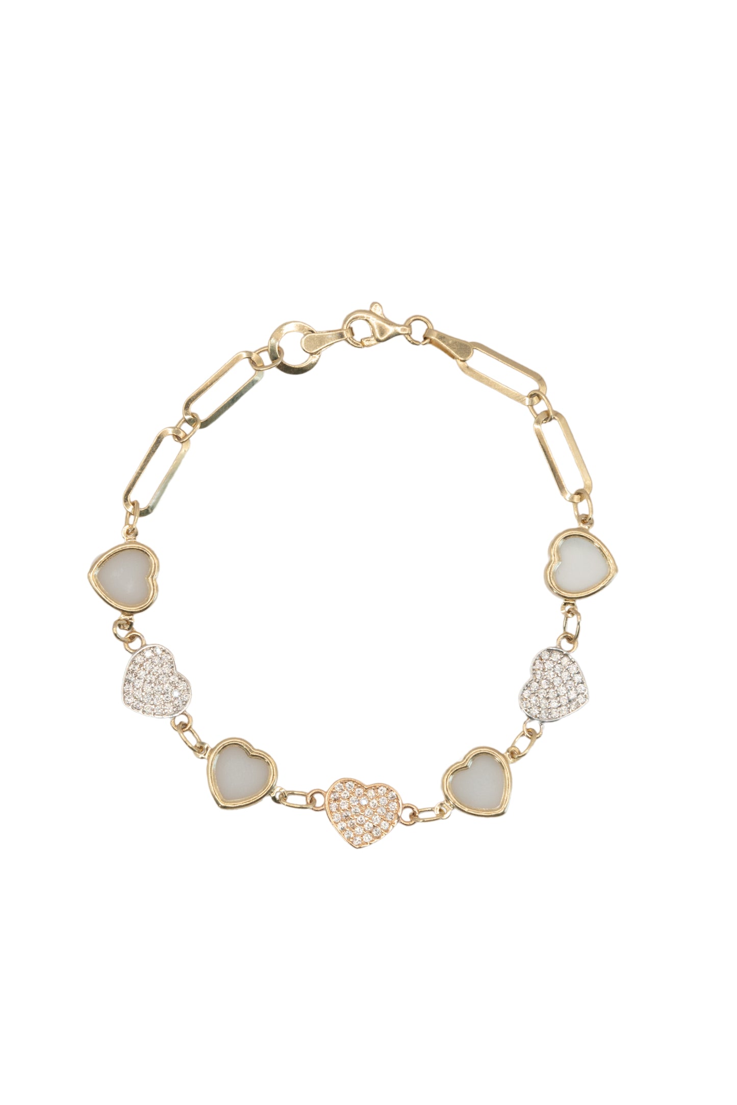 Pulso 14 kilates con dijes de corazones variados, madre perla y zirconias y con eslabones rectangulares..png