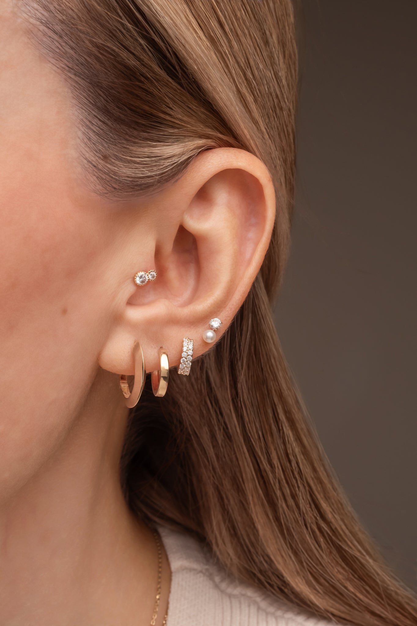 Huggie 10 kilates forma básica lisa orillas redondeadas