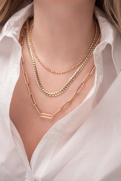 Cadena de oro sólido en 10 kilates con eslabon alargado de dos estilos, uno liso y el otro con textura de punto