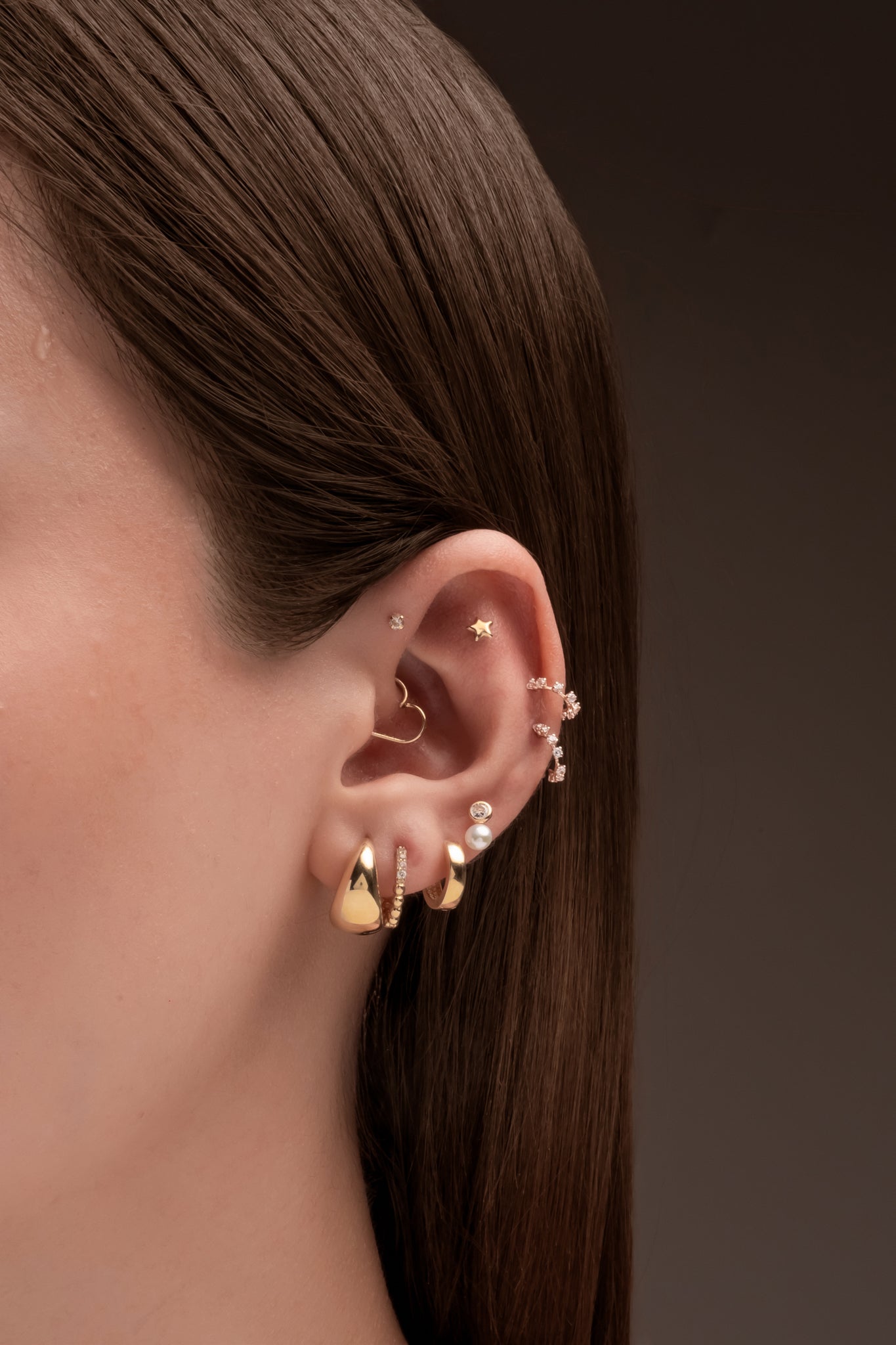 Huggie 10 kilates forma básica lisa gruesa