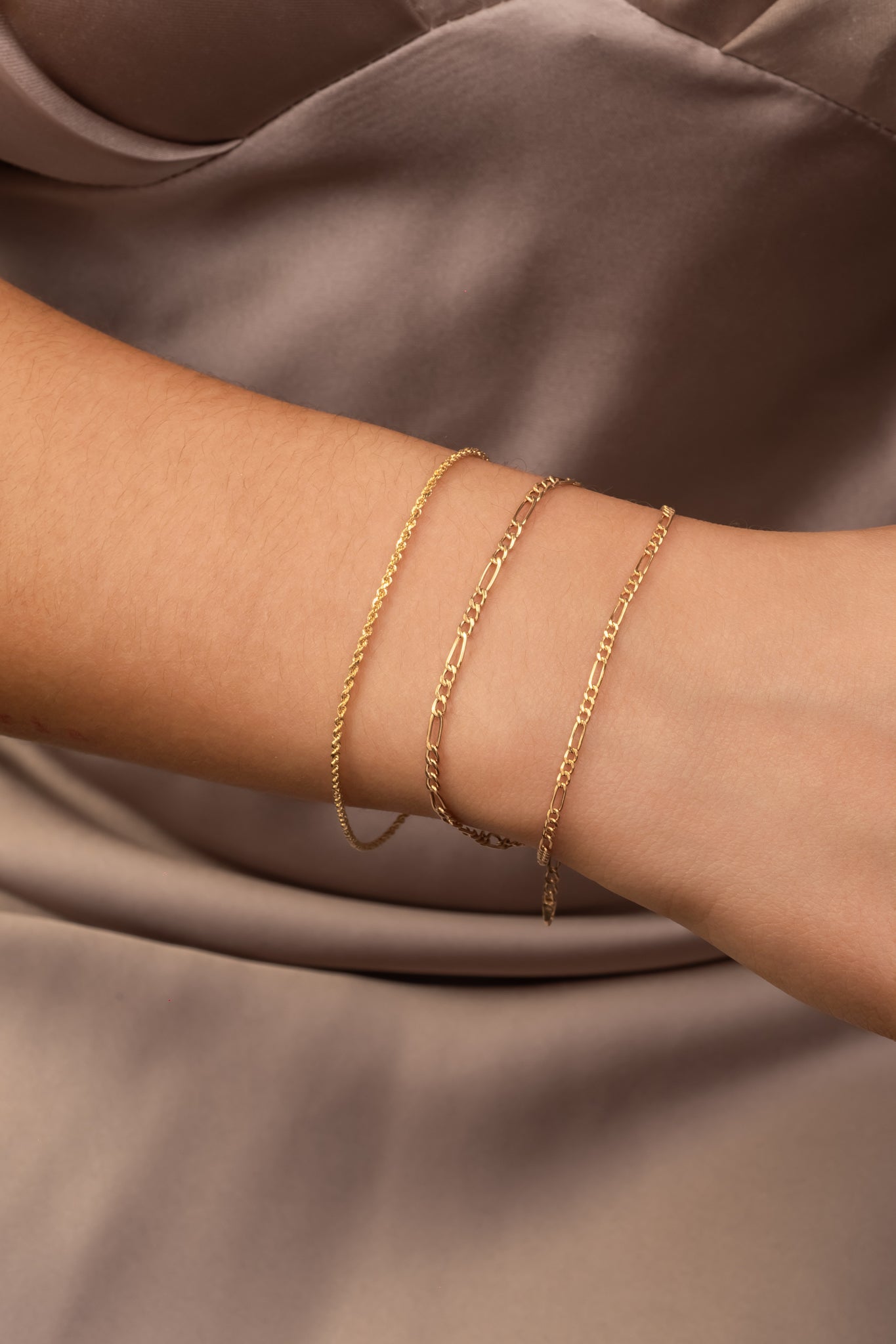 Pulsera 10 kilates estilo tres y uno chica