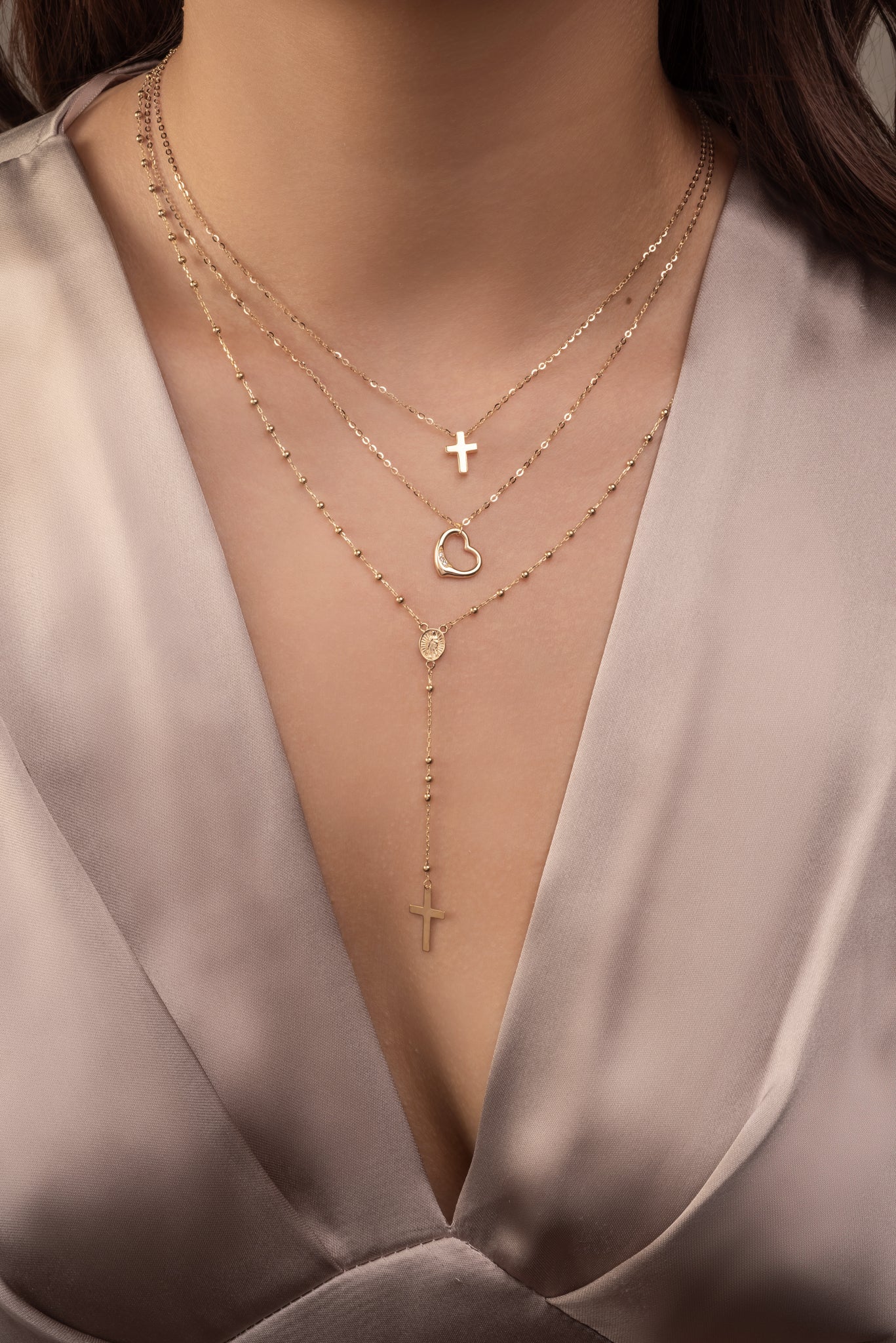 Gargantilla rosario 10 kilates bolitas minis lisas y medalla de Virgen de Guadalupe y cruz placa lisa