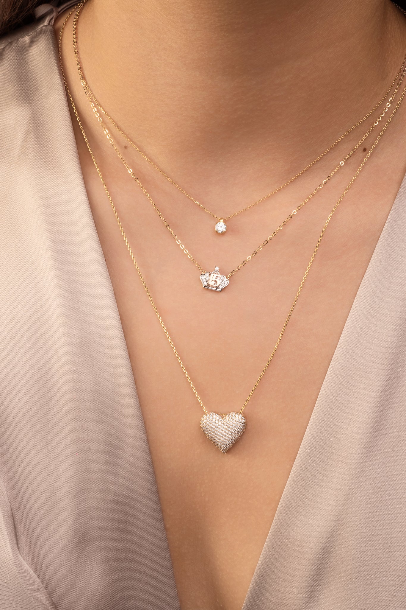 Gargantilla 10 kilates corazón inflado tupido de zirconias