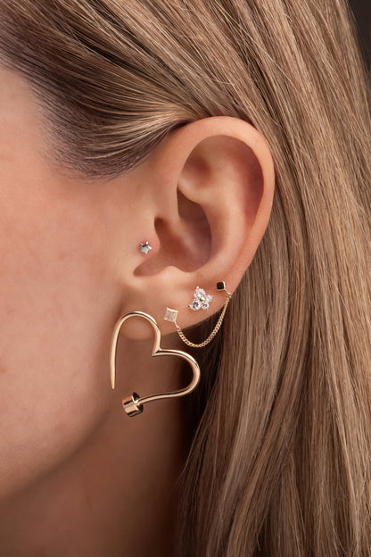 Arete 10 kilates forma de corazón clavo