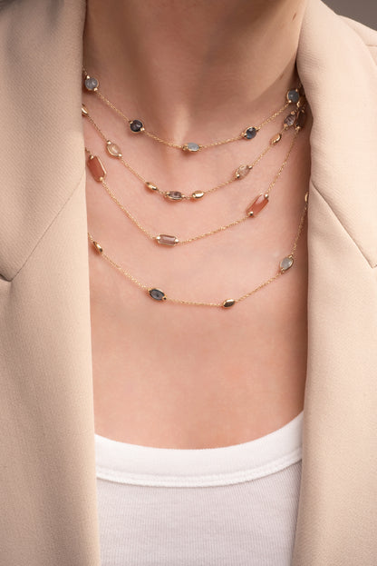 Gargantilla de oro sólido en 14 kilates con cornalina y topacios ahumados biselados en oro amarillo.