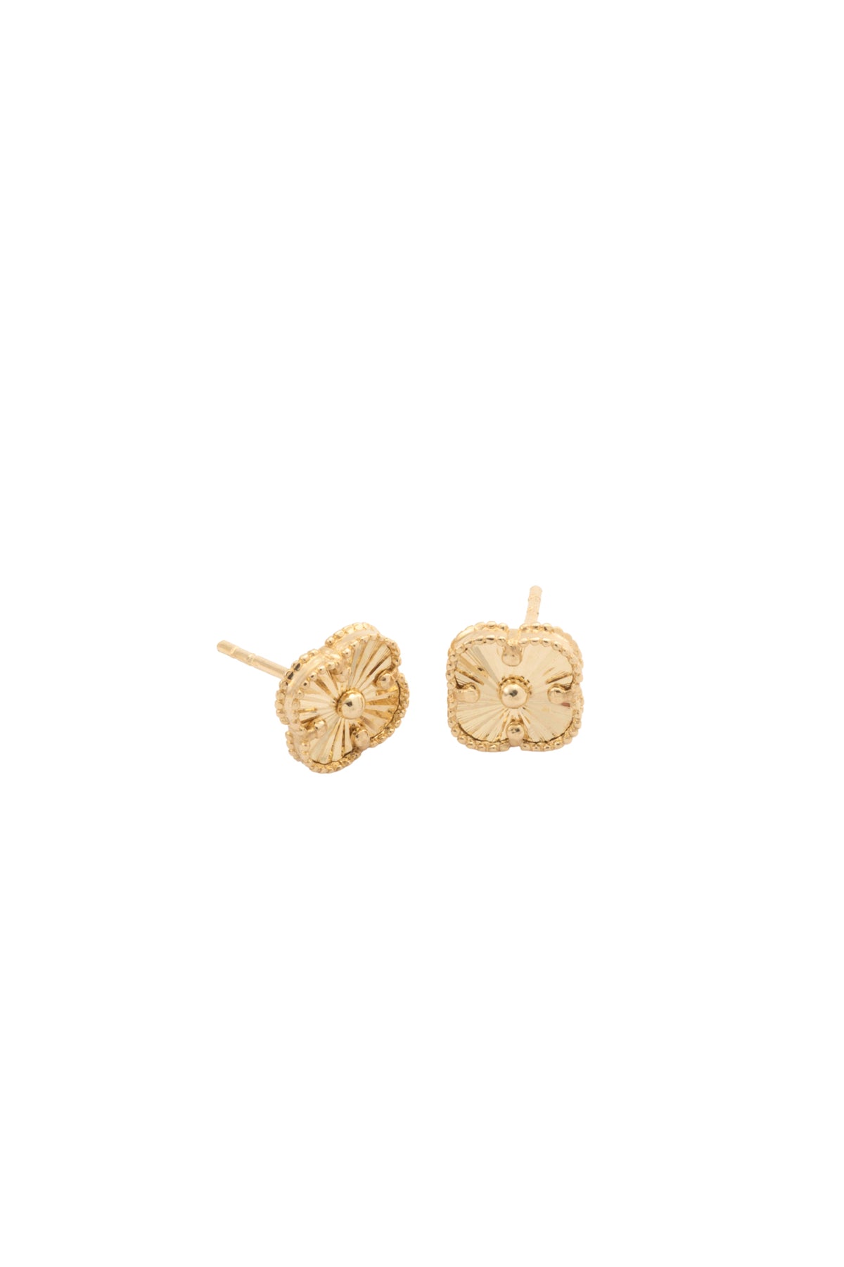 Arete 14 kilates con forma de flor de cuatro pétalos diamantados y contorno de bolitas lisas chico.