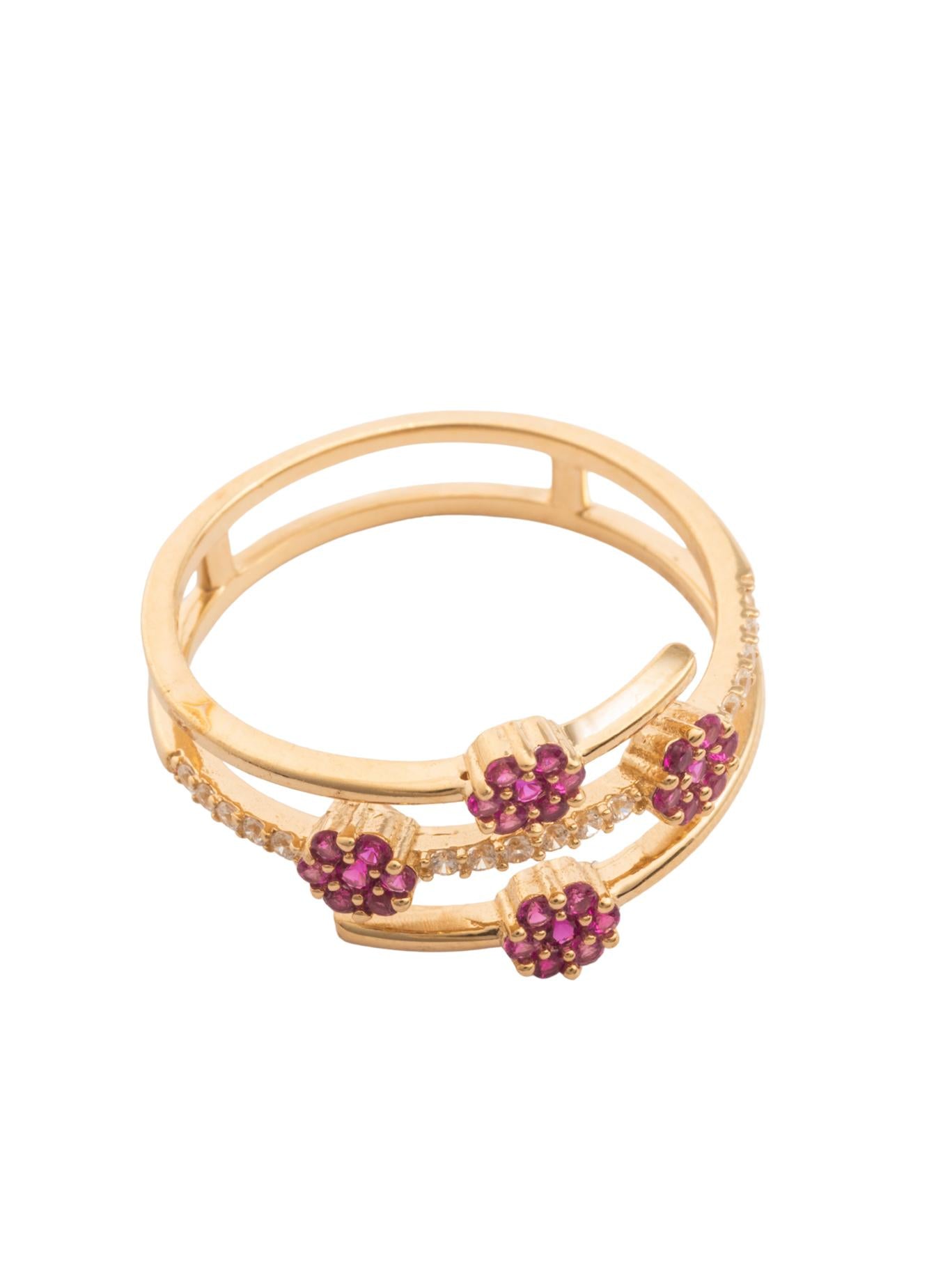 Anillo 10 kilates brazo triple, dos lisos con flores de zirconias rosas y centro churumbela con flor de zirconias rosas.png