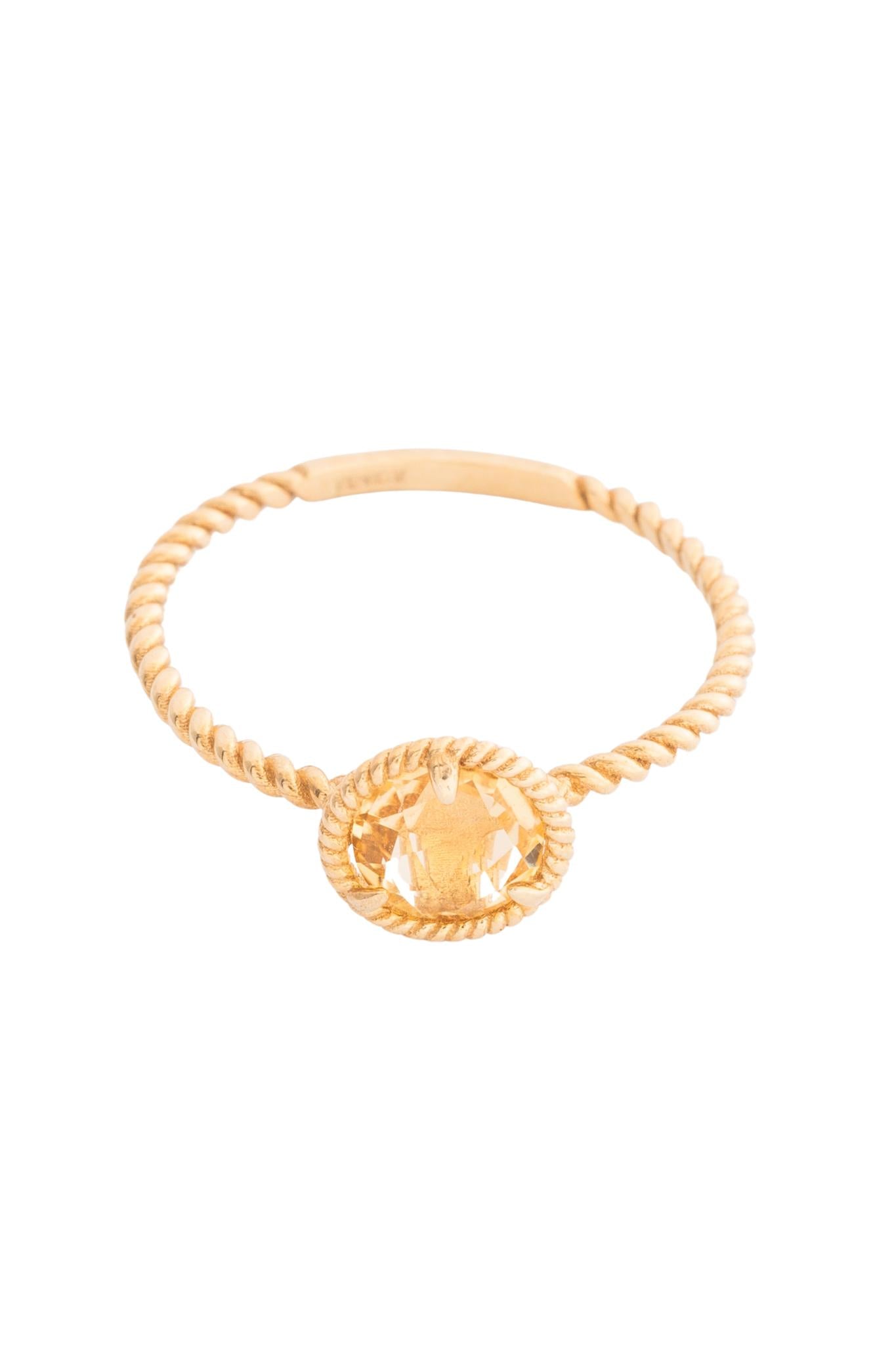 Anillo 10 kilates centro zirconia circular color amarilla..png