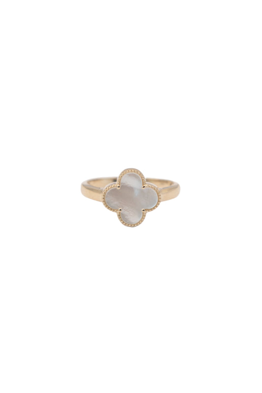 Anillo 10 kilates con flor cuatro pétalos madre perla..png