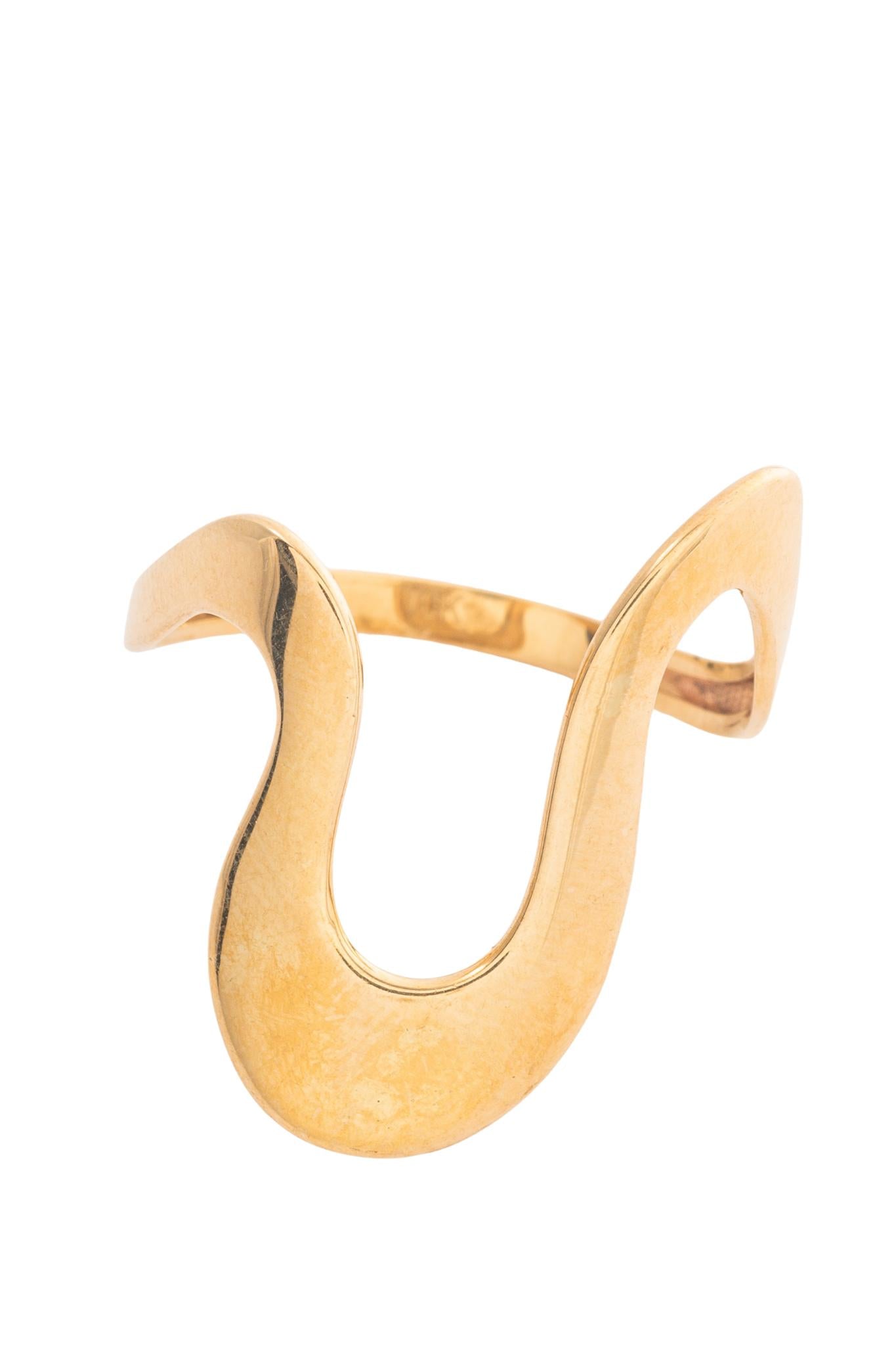 Anillo 10 kilates con ondas muy marcadas gruesas..png