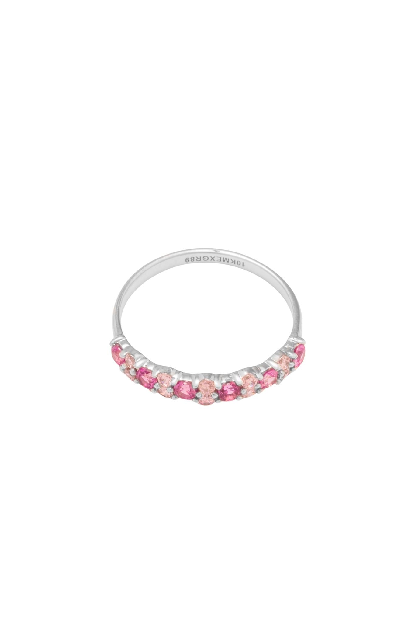Anillo 10 kilates estilo de churumbela, zirconias color rosa pastel en oro blanco..png
