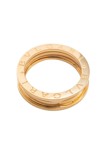 Anillo 10 kilates líneas lisas y laterales letras grabadas.png